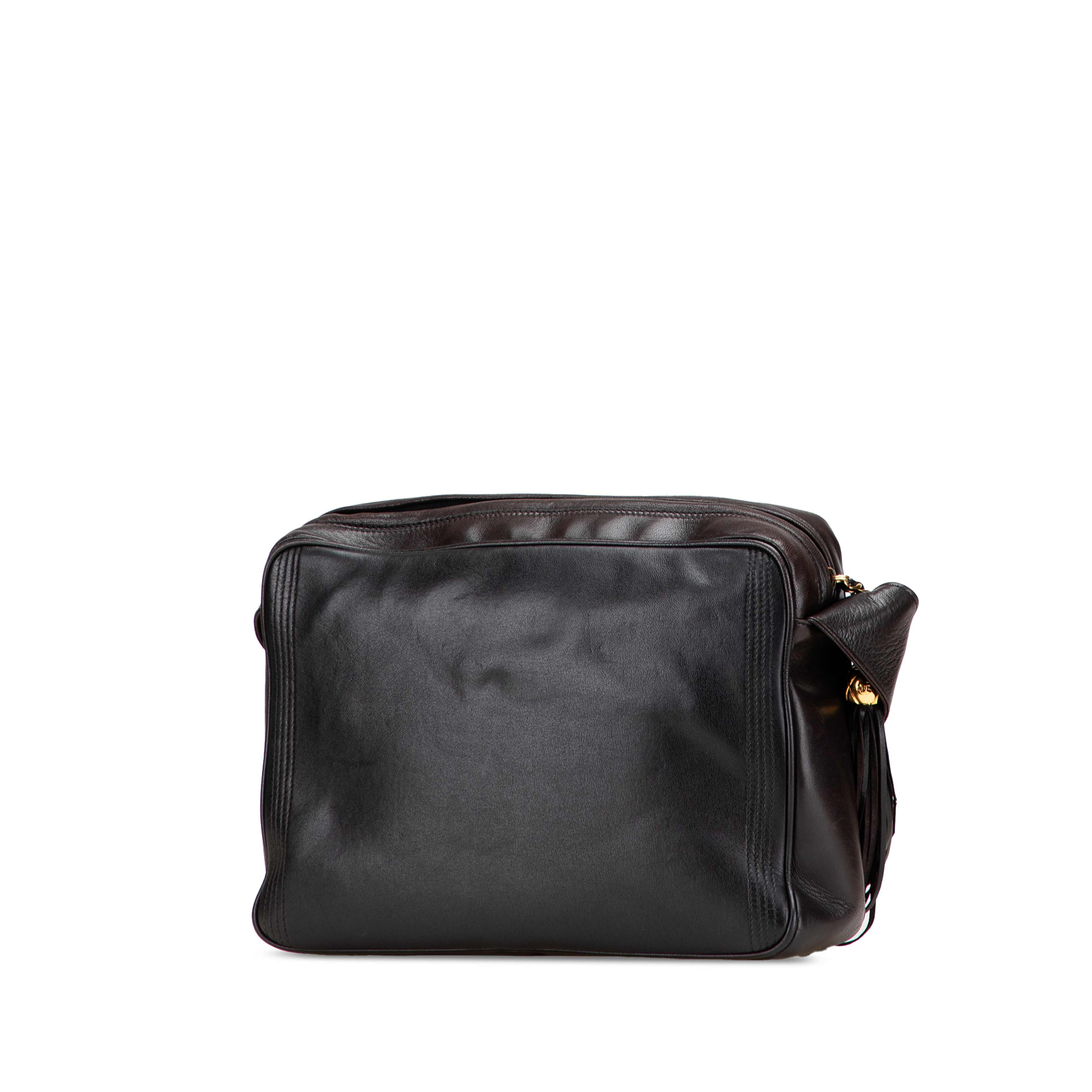 Chanel Cc Lambskin Flap Tassel Crossbody, från Luxclusif, i färgen black. Klicka för att öppna bilden i stort format