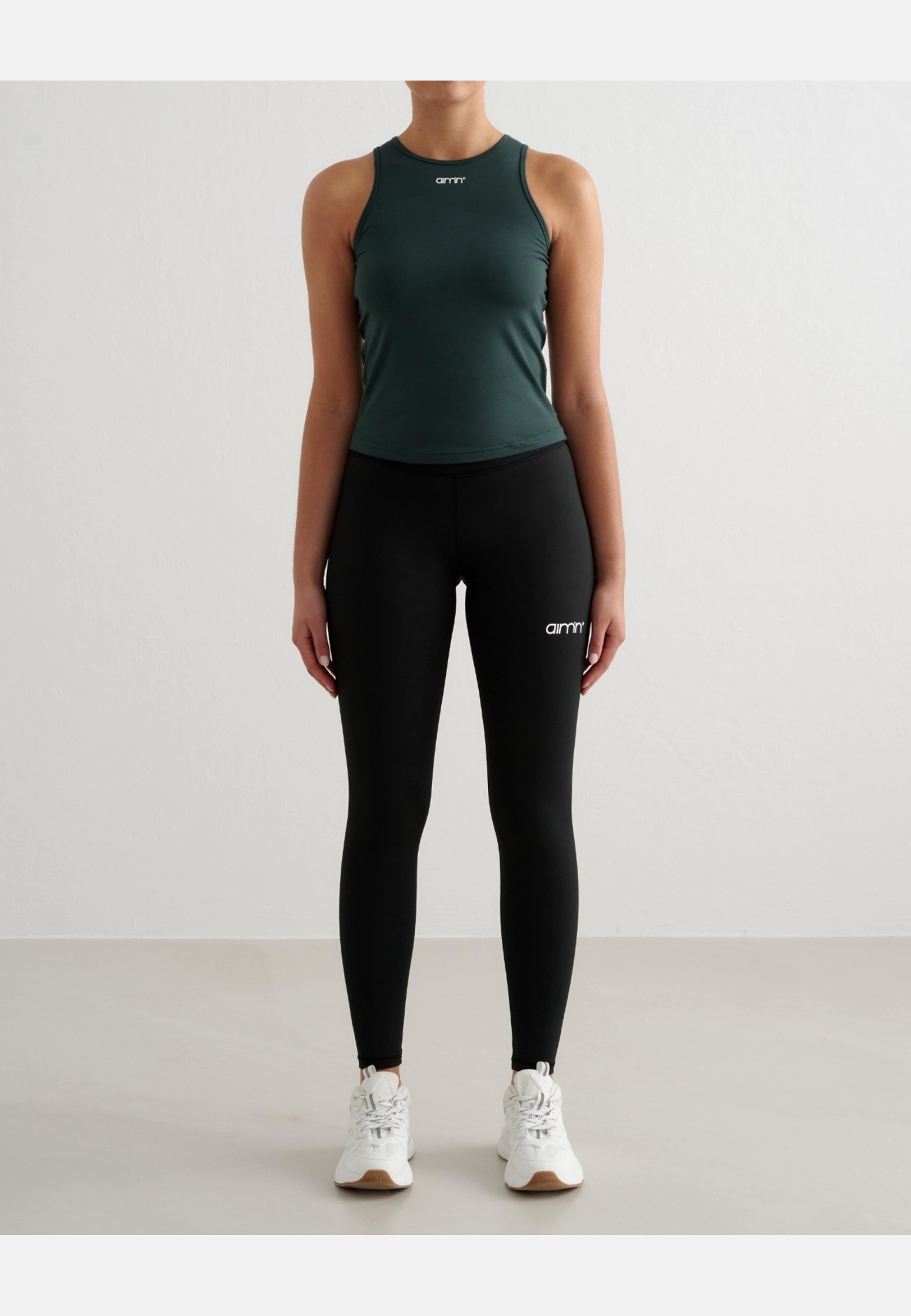 Soft Basic Singlet, från aim'n, i färgen deep emerald. Klicka för att öppna bilden i stort format