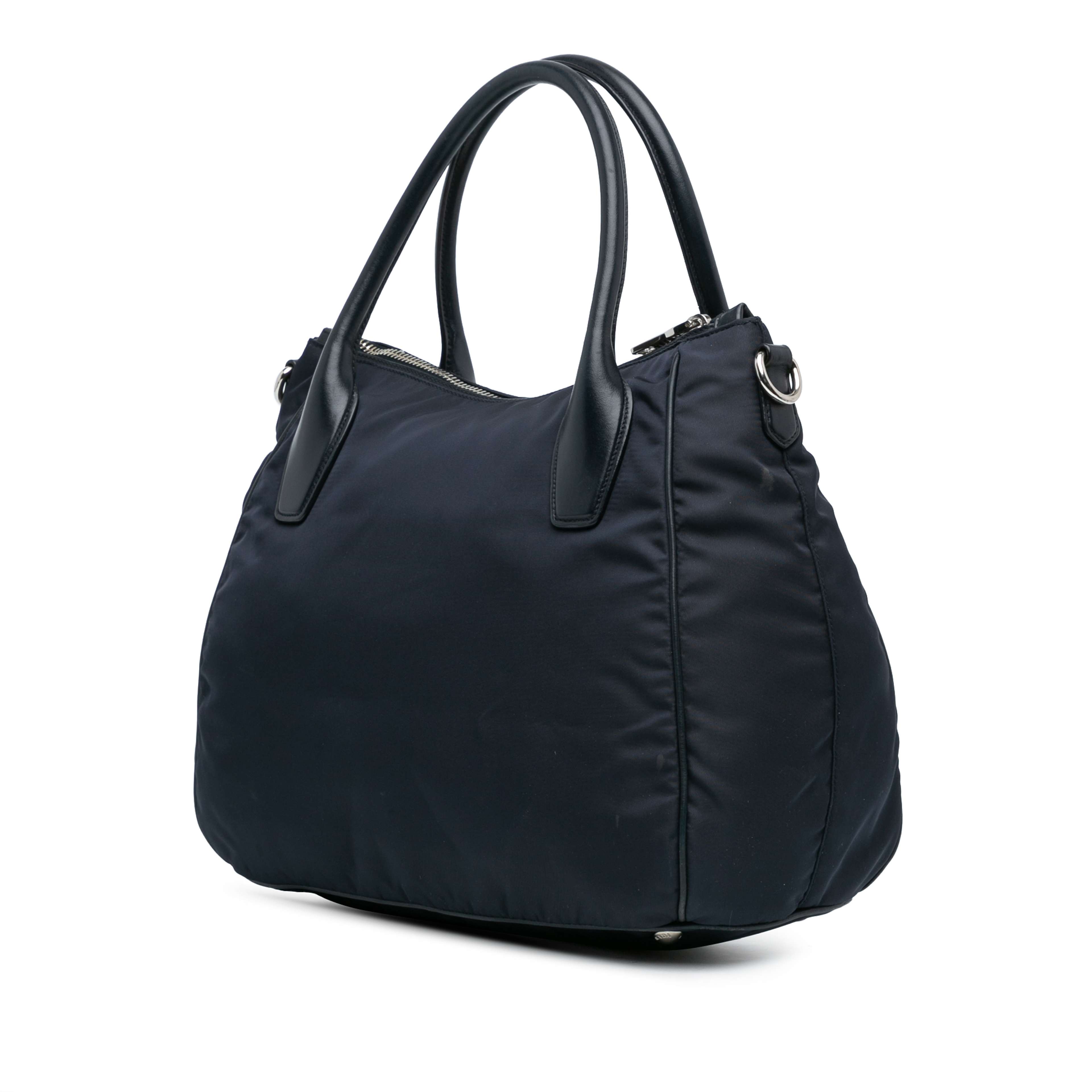 Prada Tessuto Satchel, från Luxclusif, i färgen black. Klicka för att öppna bilden i stort format