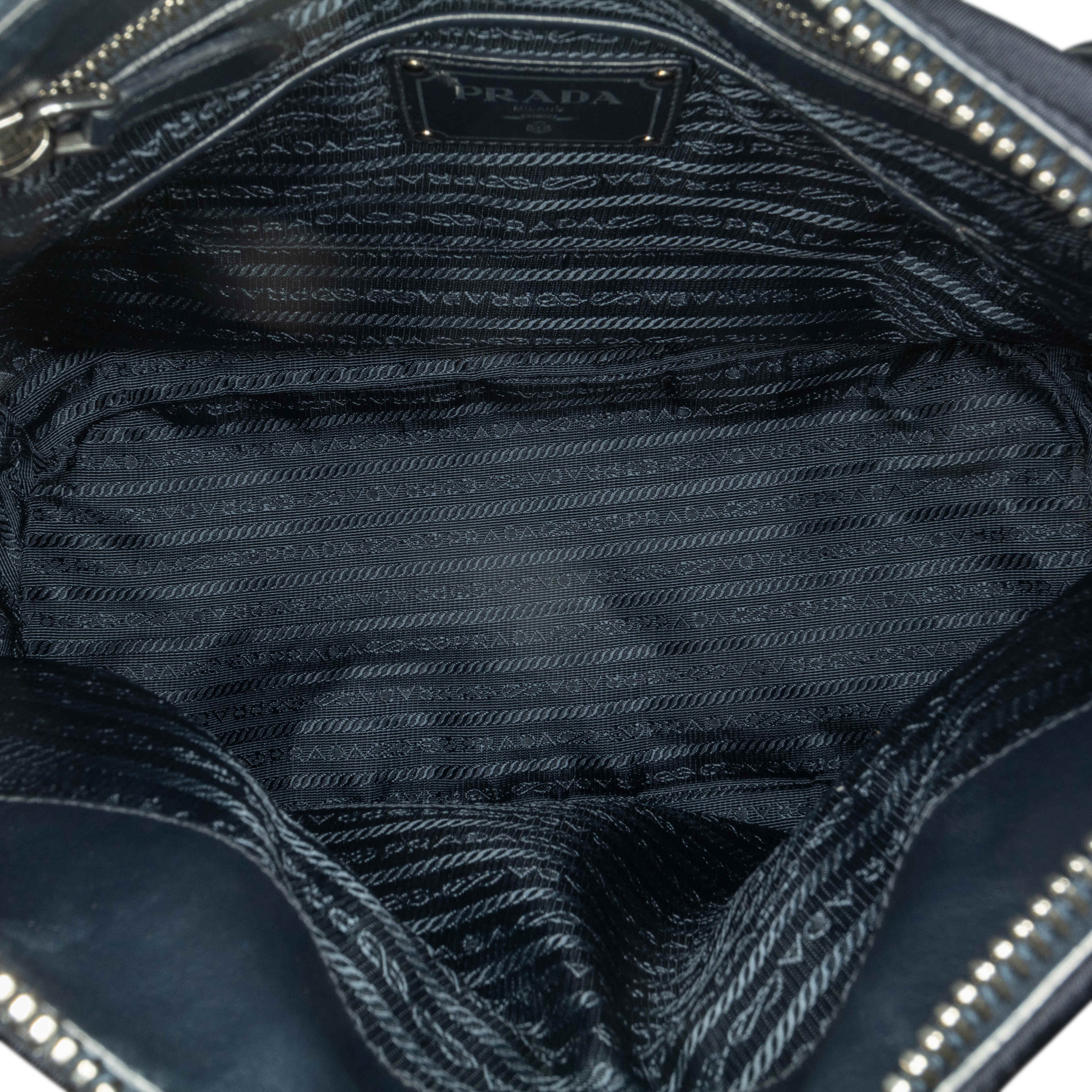 Prada Tessuto Satchel, från Luxclusif, i färgen black. Klicka för att öppna bilden i stort format