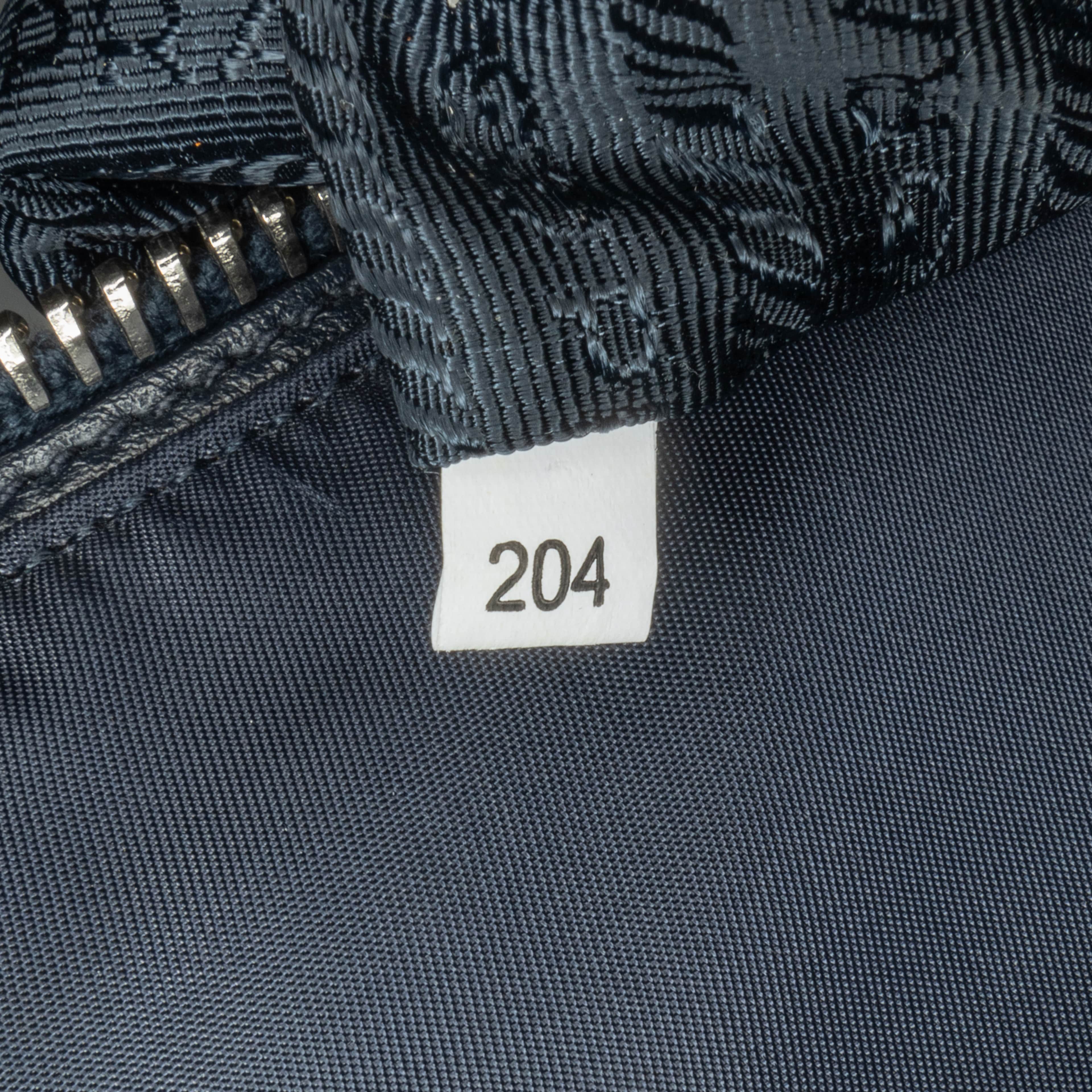 Prada Tessuto Satchel, från Luxclusif, i färgen black. Klicka för att öppna bilden i stort format