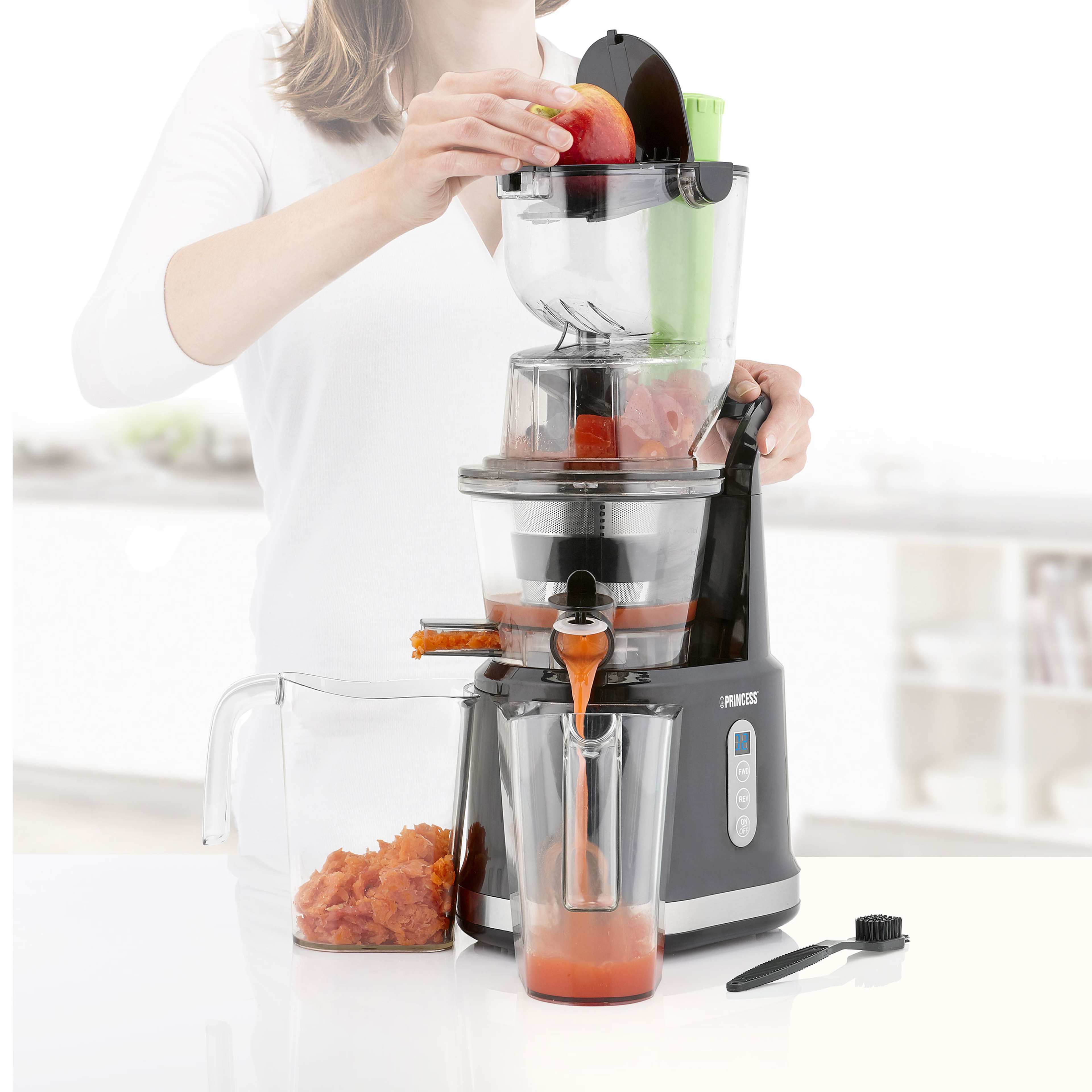 Slow Juicer 200w Xxl Matarhål, från Princess, i färgen svart. Klicka för att öppna bilden i stort format