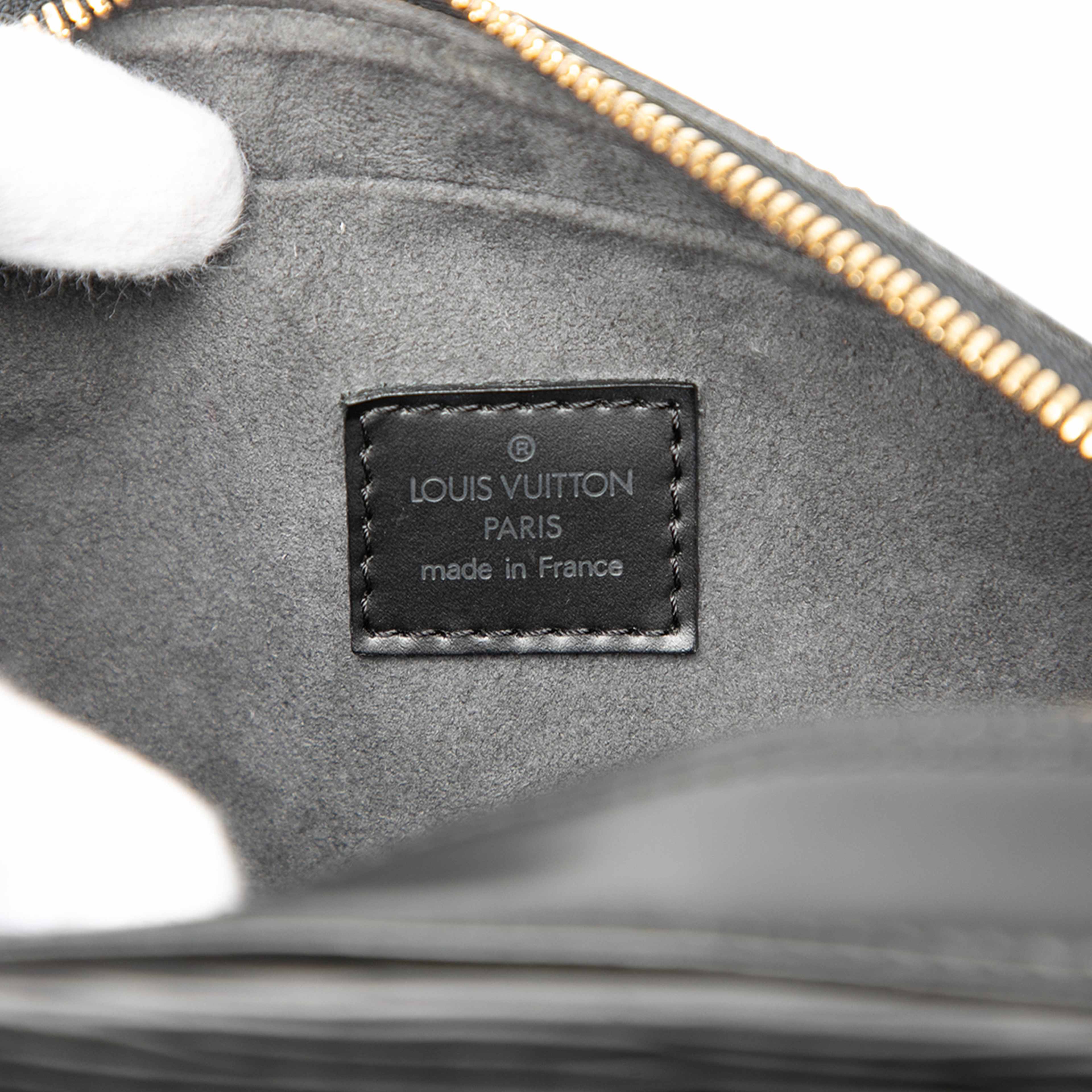 Louis Vuitton Epi Sablons, från Luxclusif, i färgen svart. Klicka för att öppna bilden i stort format