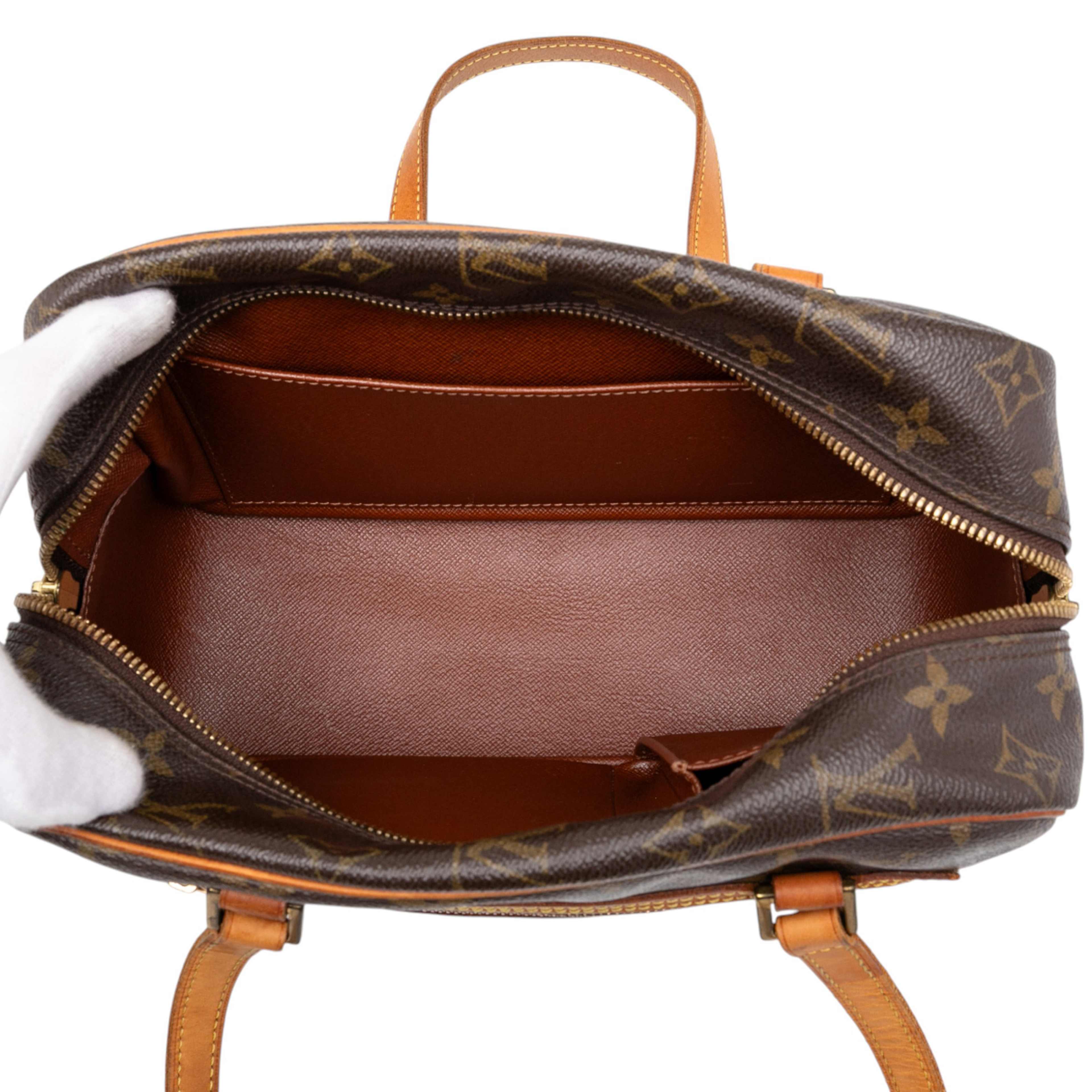 Louis Vuitton Monogram Cite Mm, från Luxclusif, i färgen brown. Klicka för att öppna bilden i stort format