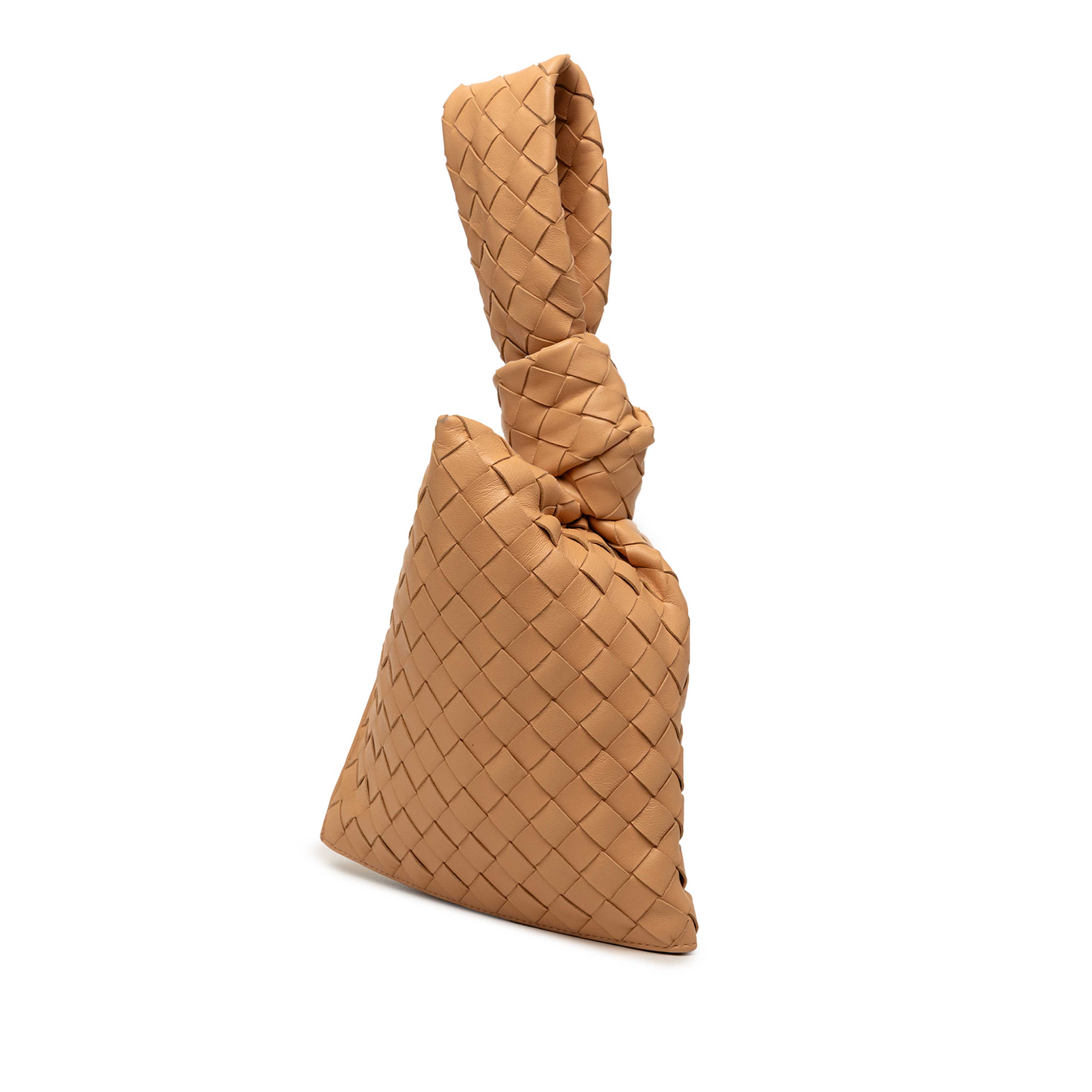 Bottega Veneta Nappa Intrecciato Bv Twist Clutch, från Luxclusif, i färgen brun. Klicka för att öppna bilden i stort format