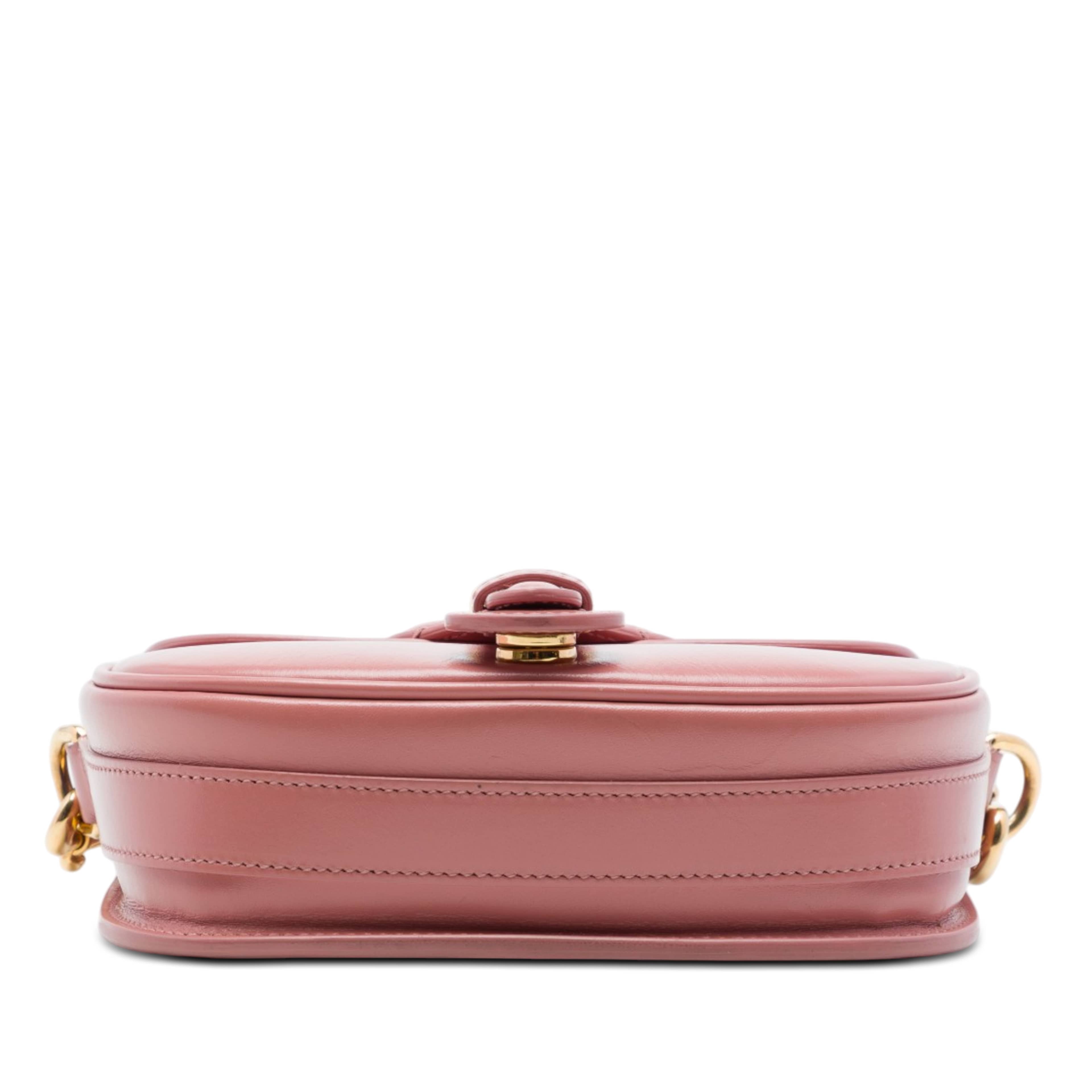 Dior Small Leather Bobby Crossbody, från Luxclusif, i färgen rosa. Klicka för att öppna bilden i stort format