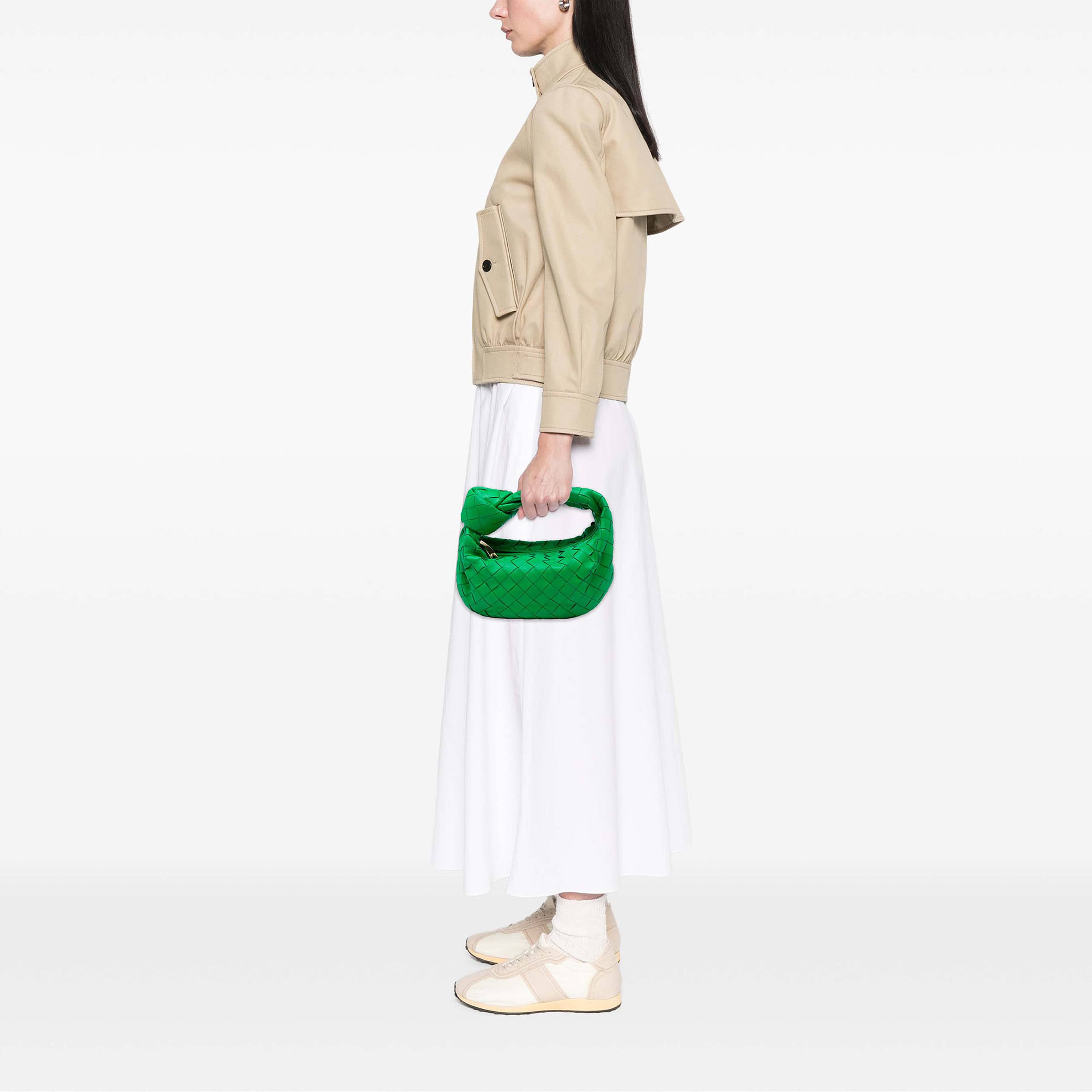 Bottega Veneta Mini Nappa Intrecciato Jodie, från Luxclusif, i färgen grön. Klicka för att öppna bilden i stort format