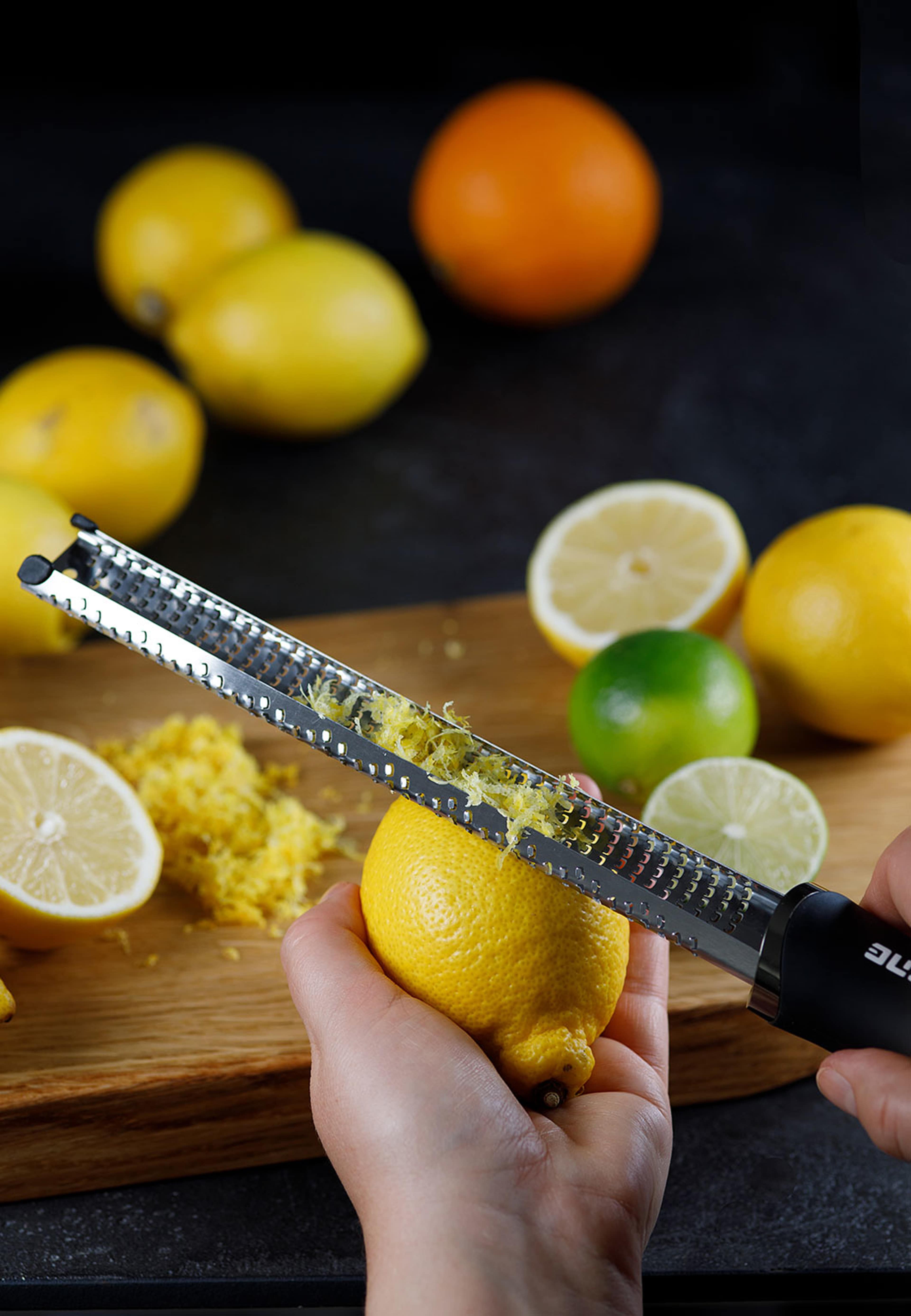 Premium Classic Zestjärn svart, från Microplane, i färgen Svart. Klicka för att öppna bilden i stort format