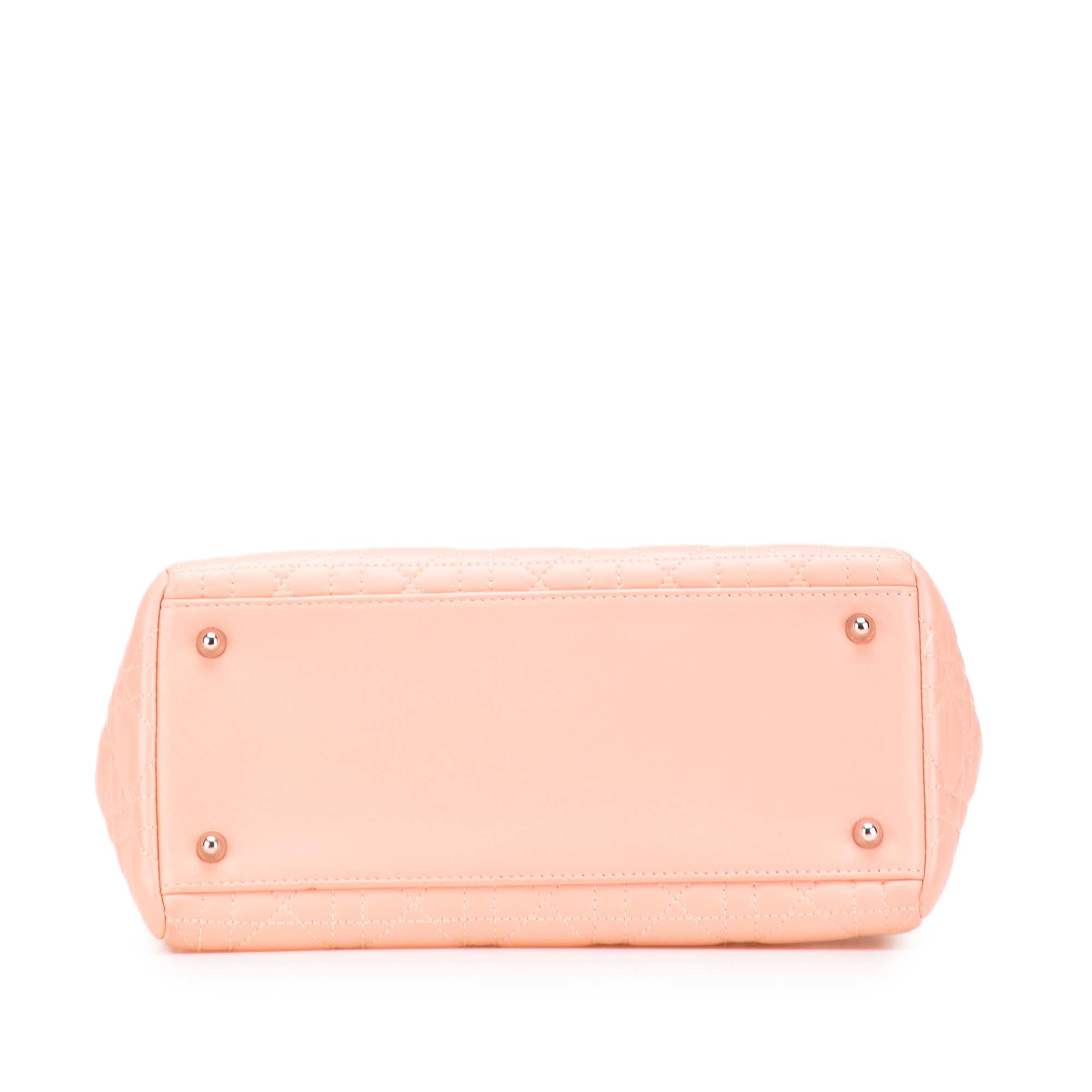 Dior Medium Lambskin Cannage Lady Dior, från Luxclusif, i färgen salmon. Klicka för att öppna bilden i stort format