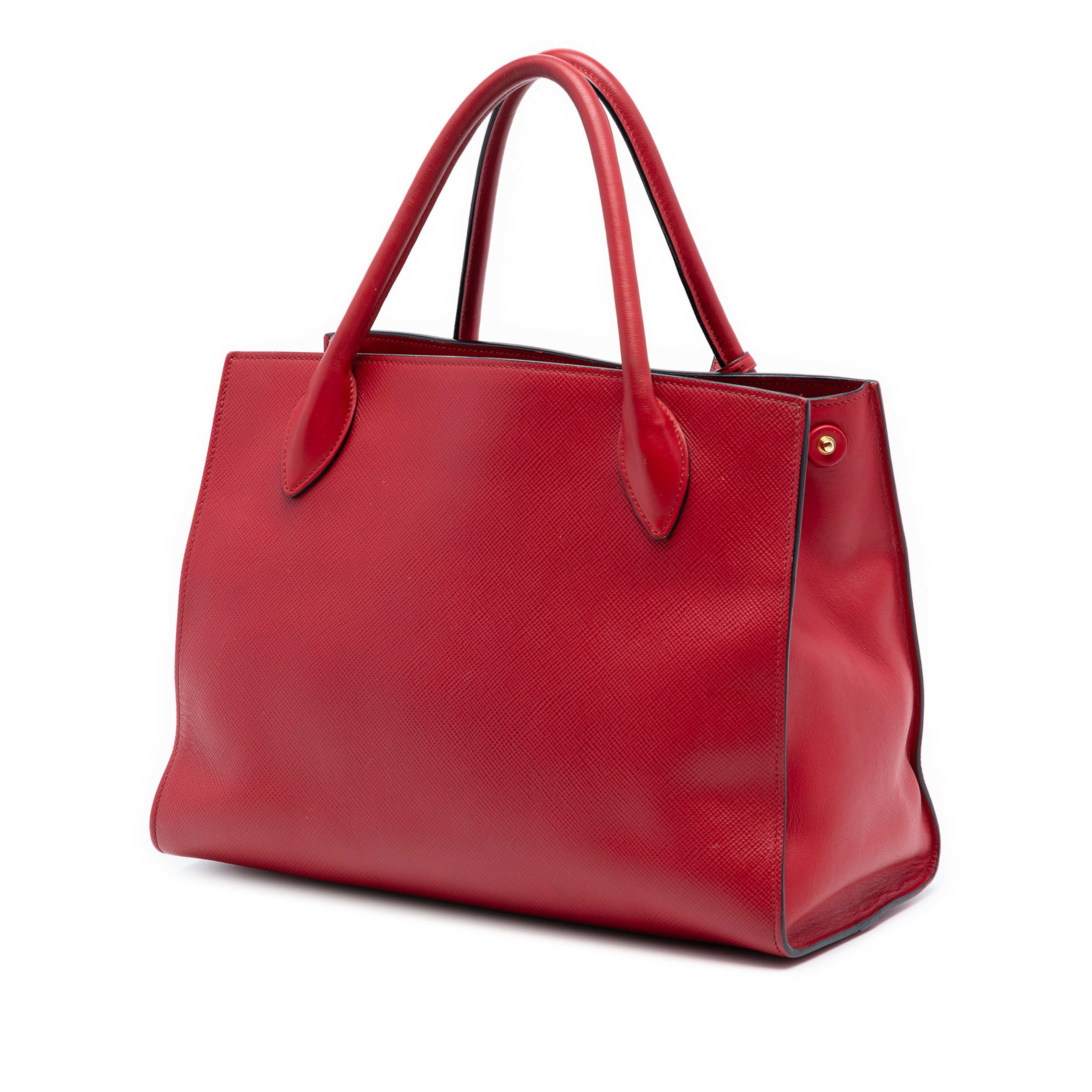 Prada Medium Saffiano Cuir Monochrome Top Handle Tote, från Luxclusif, i färgen red. Klicka för att öppna bilden i stort format