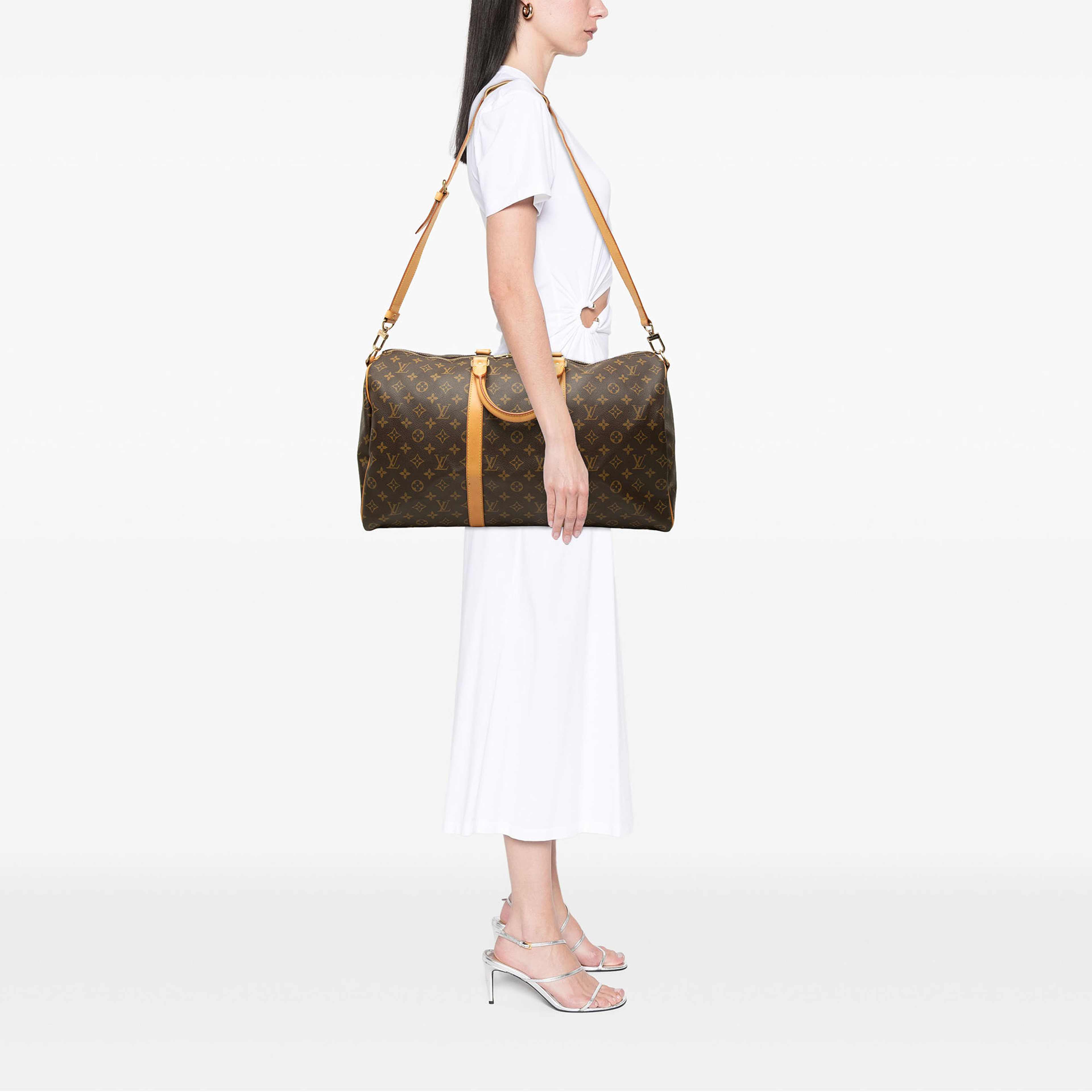 Louis Vuitton Monogram Keepall Bandouliere 50, från Luxclusif, i färgen brun. Klicka för att öppna bilden i stort format