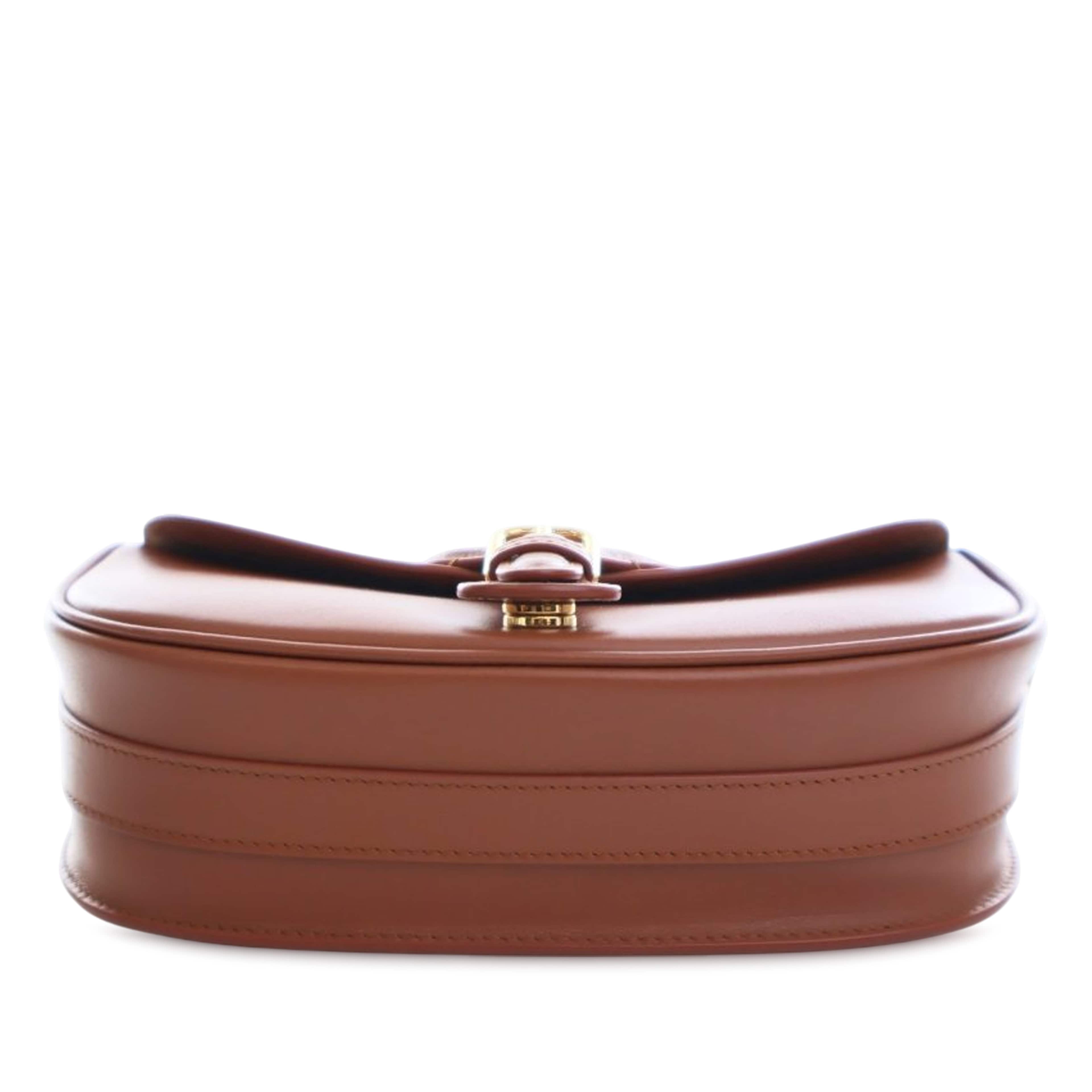 Dior Medium Leather Bobby Crossbody, från Luxclusif, i färgen brown. Klicka för att öppna bilden i stort format