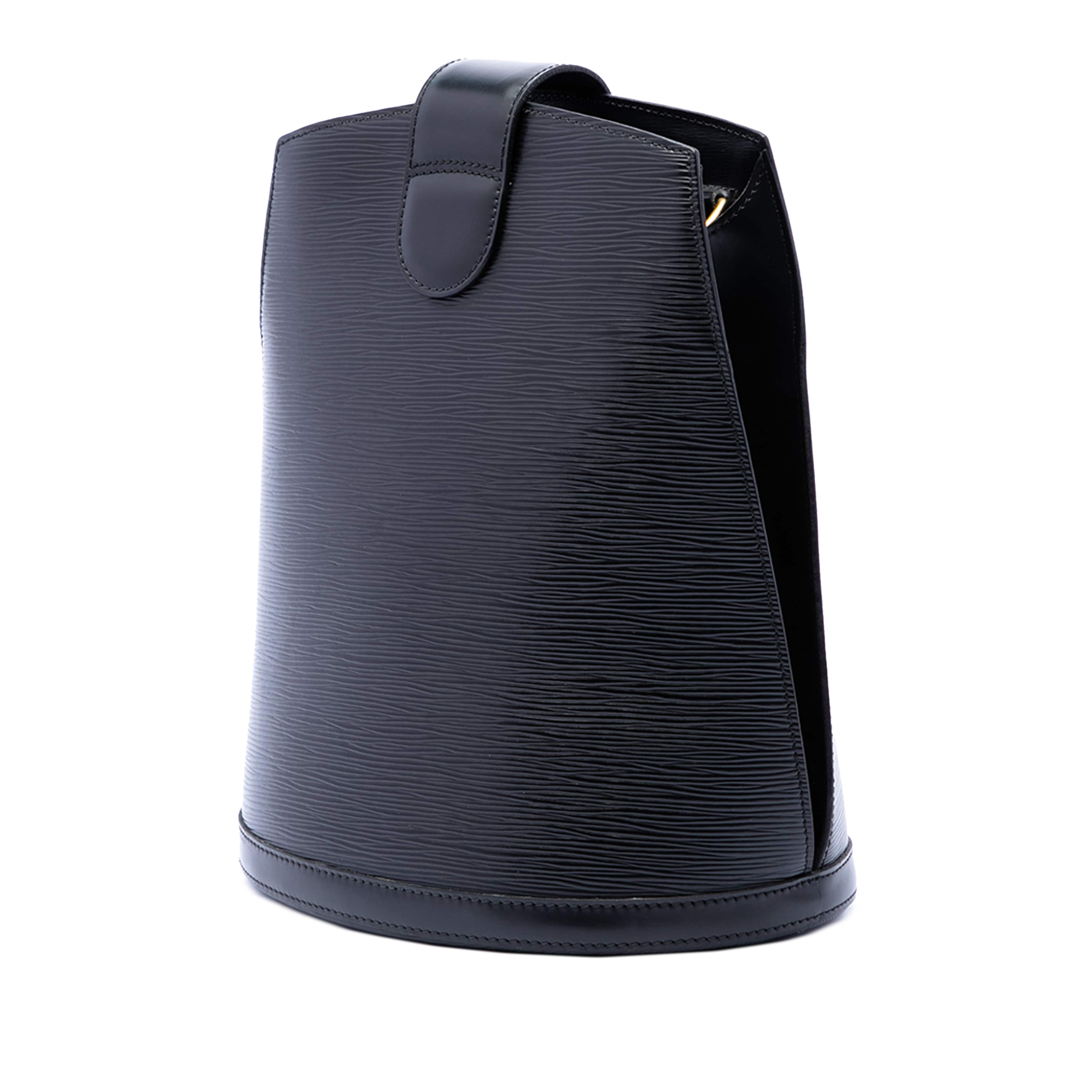Louis Vuitton Epi Cluny, från Luxclusif, i färgen black. Klicka för att öppna bilden i stort format