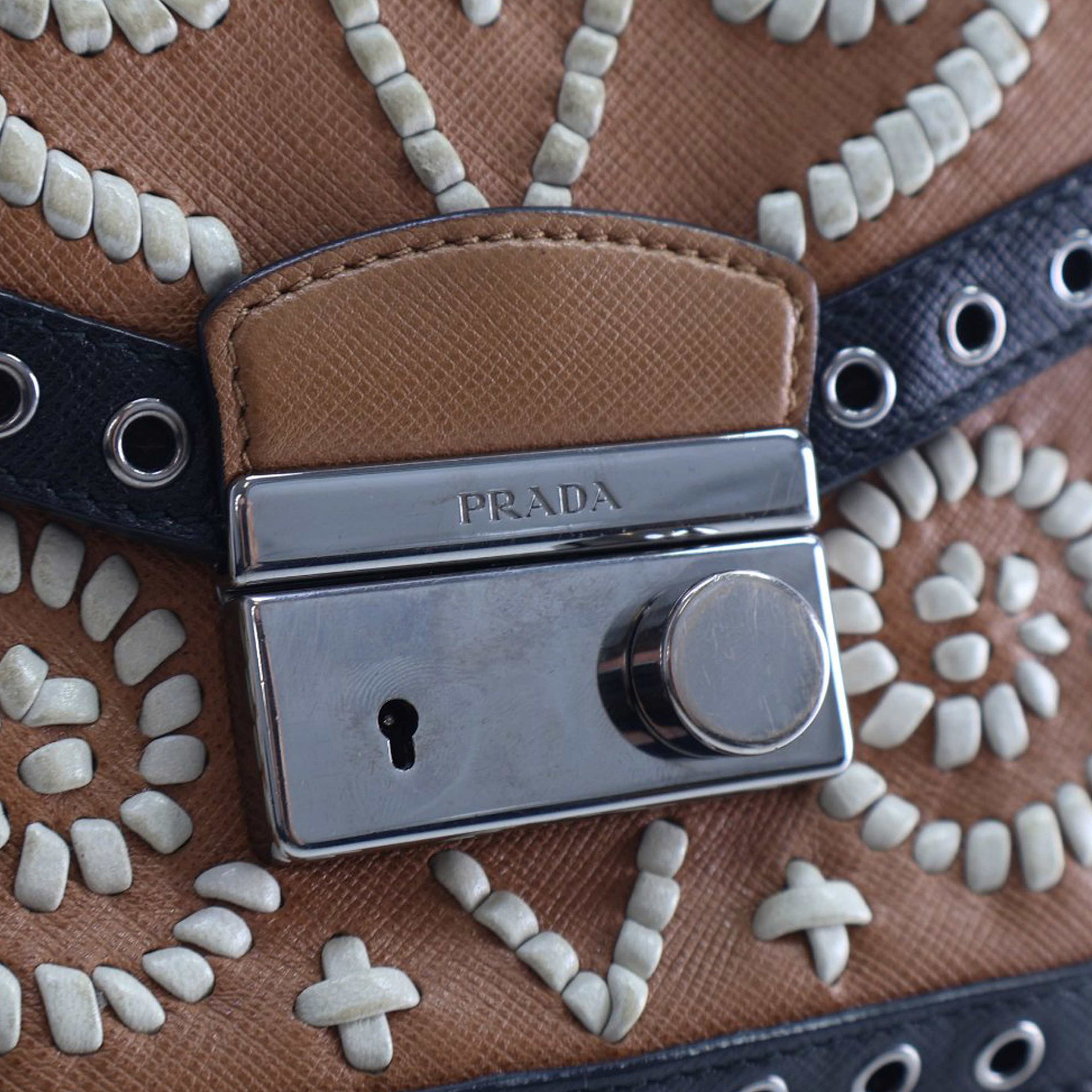 Prada Saffiano Embroidered Pattina Satchel, från Luxclusif, i färgen brown. Klicka för att öppna bilden i stort format