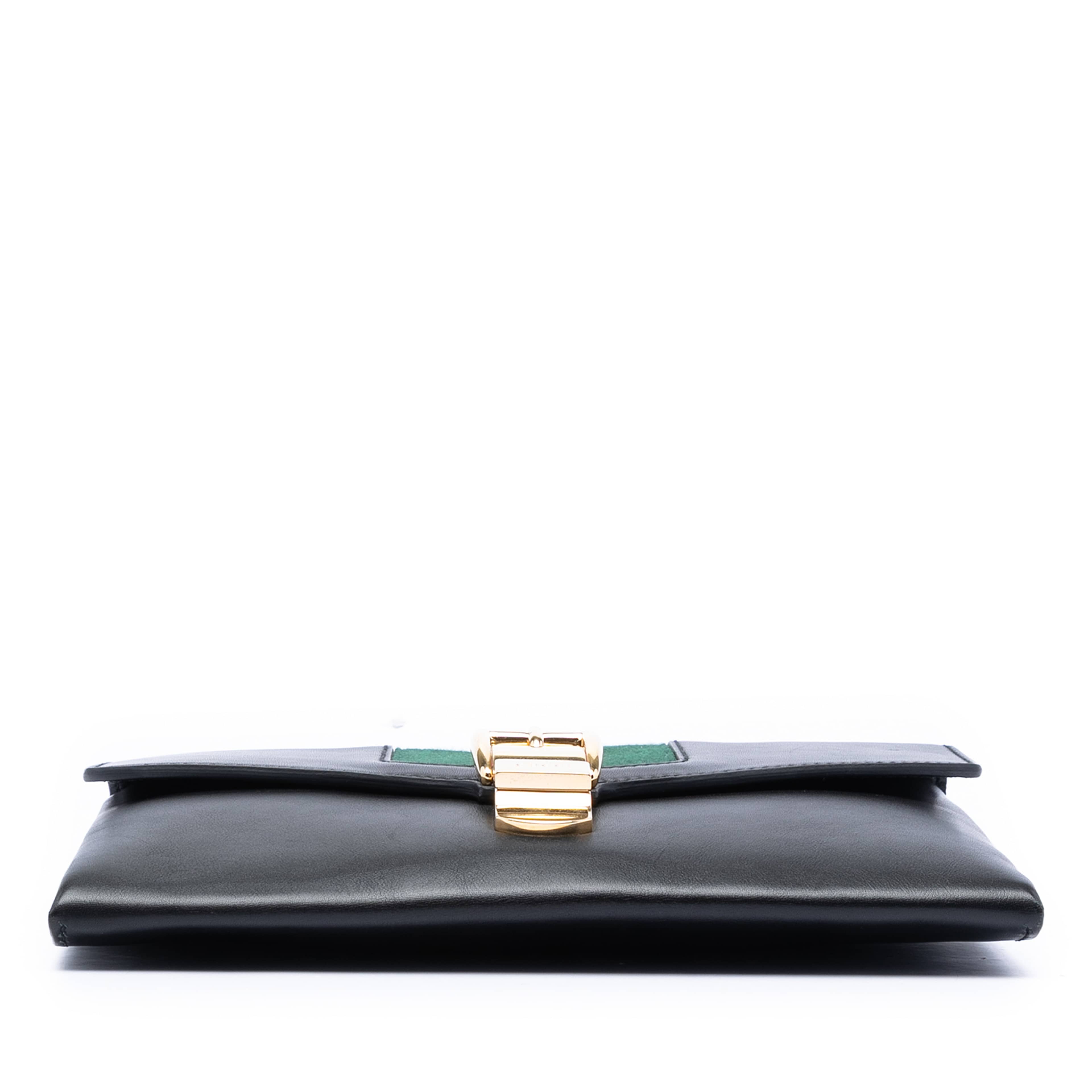 Gucci Leather Sylvie Clutch, från Luxclusif, i färgen black. Klicka för att öppna bilden i stort format