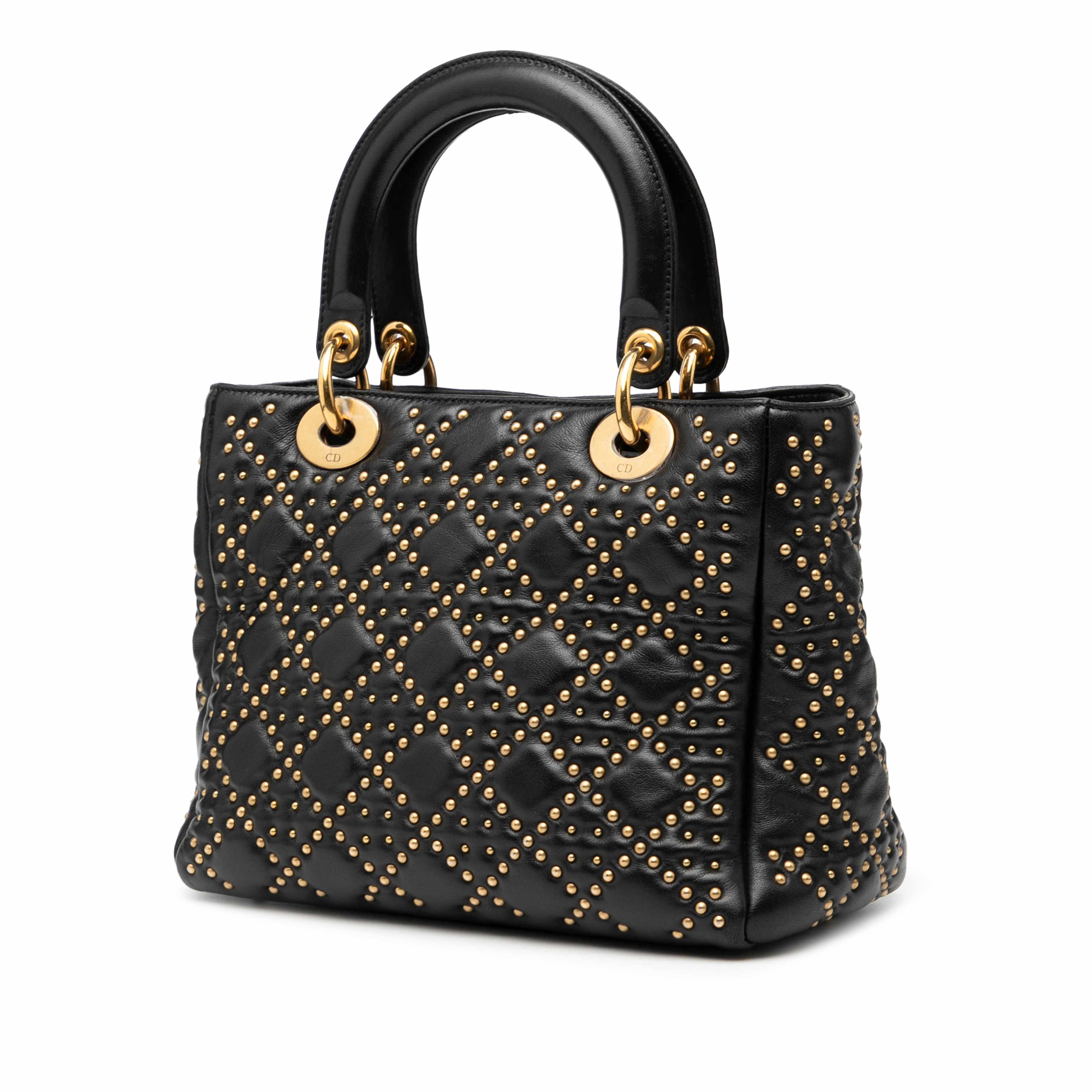 Dior Medium Lambskin Cannage Studded Supple Lady Dior, från Luxclusif, i färgen black. Klicka för att öppna bilden i stort format