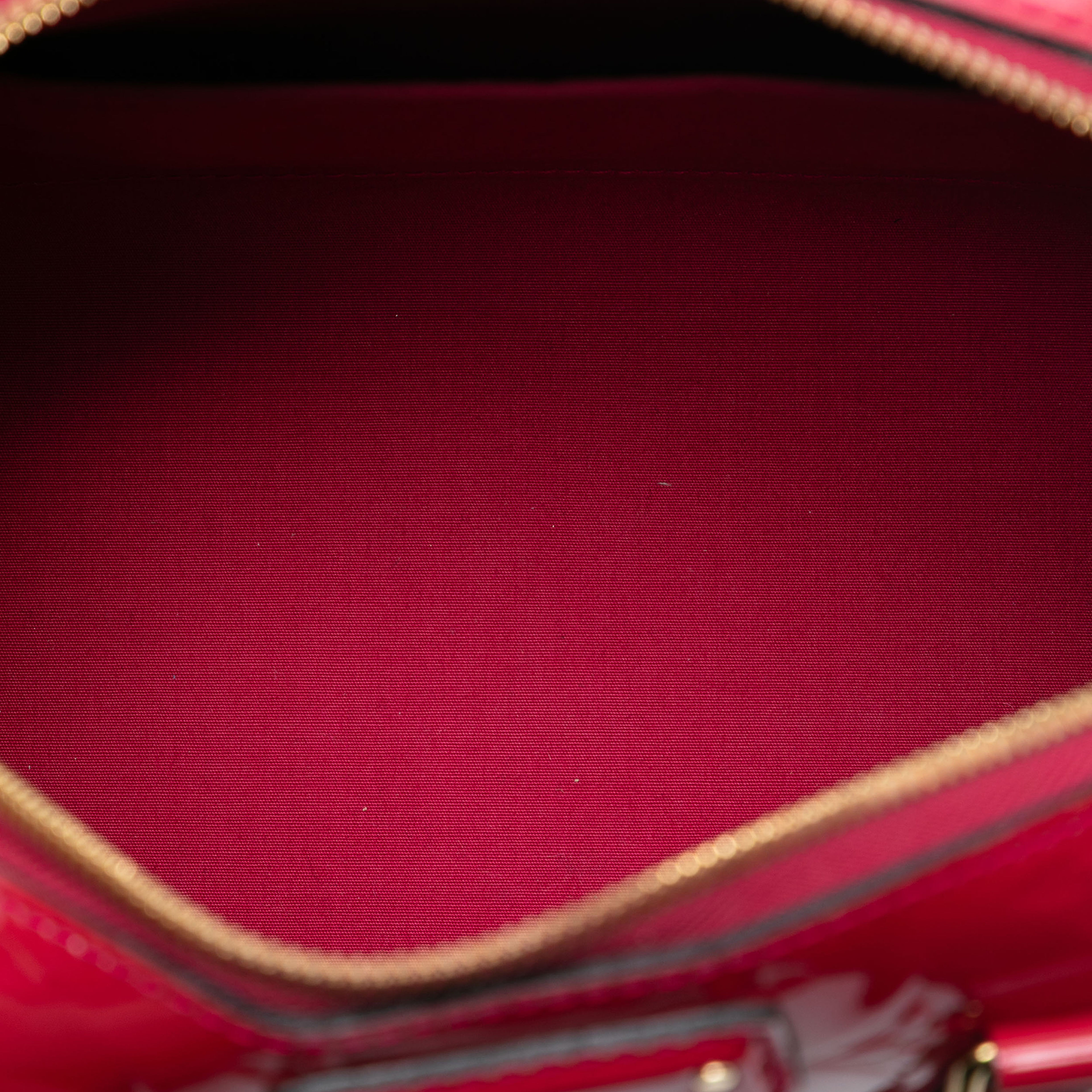 Louis Vuitton Monogram Vernis Montana, från Luxclusif, i färgen pink. Klicka för att öppna bilden i stort format