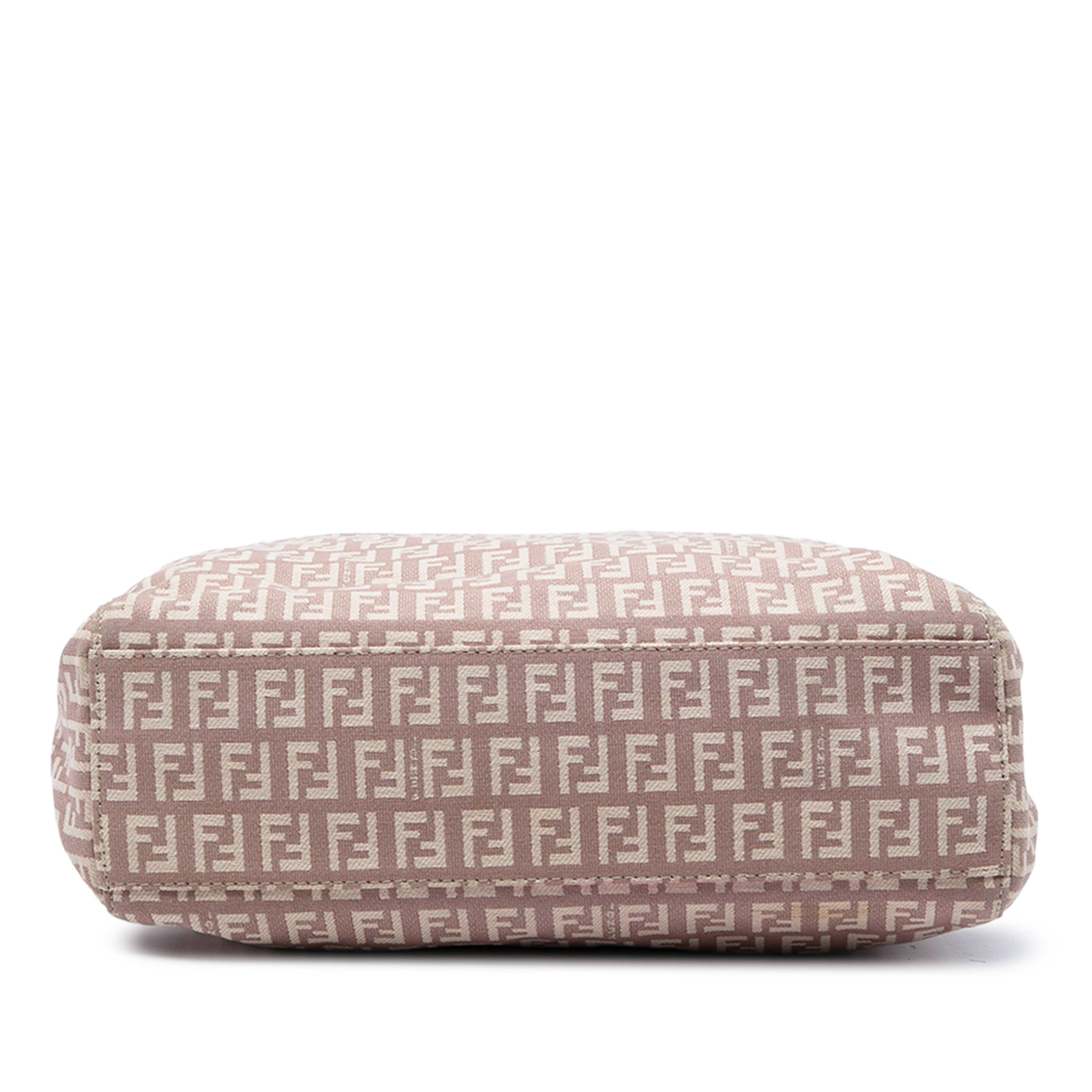 Fendi Zucchino Canvas Tote, från Luxclusif, i färgen rosa. Klicka för att öppna bilden i stort format