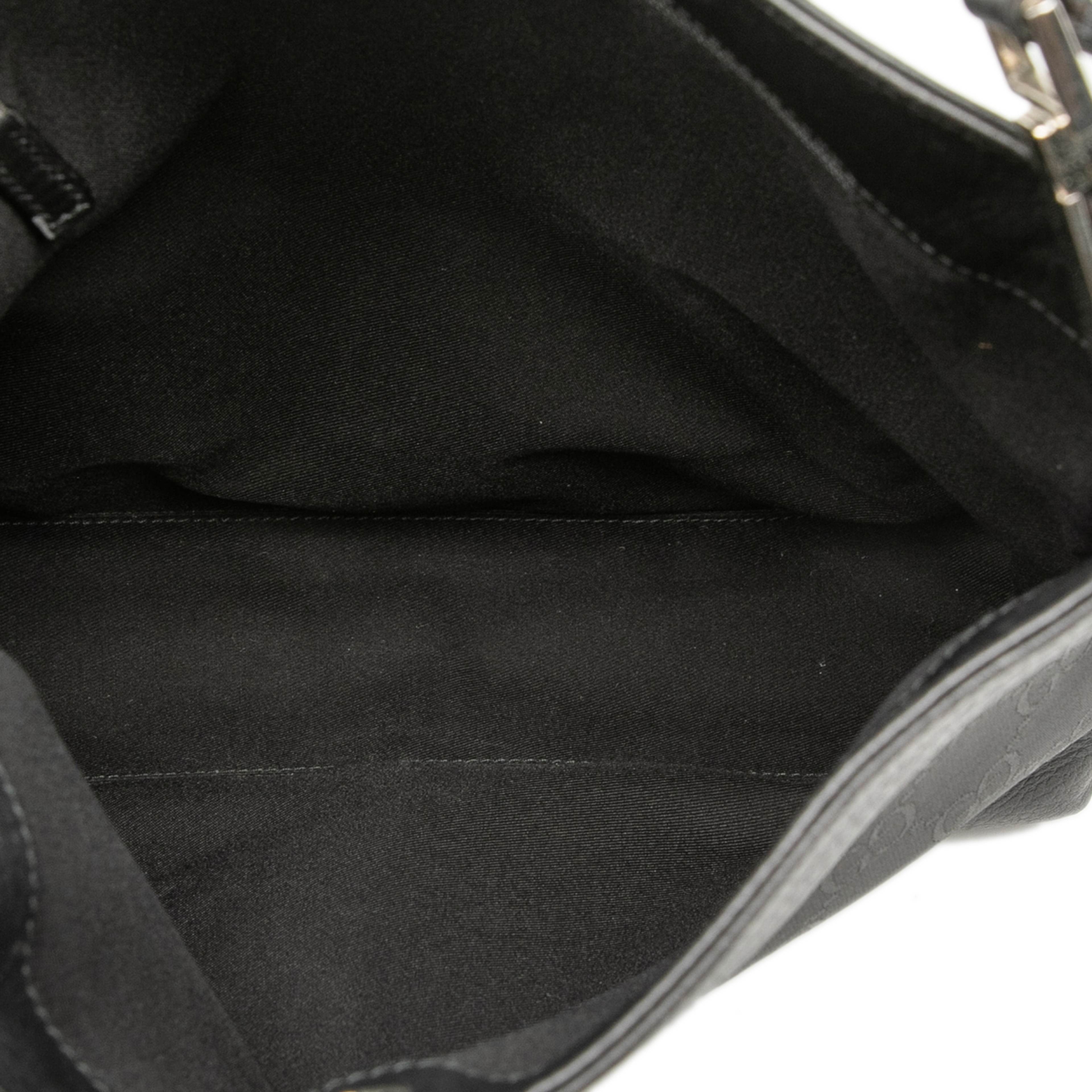 Gucci Gg Nylon Shoulder Bag, från Luxclusif, i färgen black. Klicka för att öppna bilden i stort format