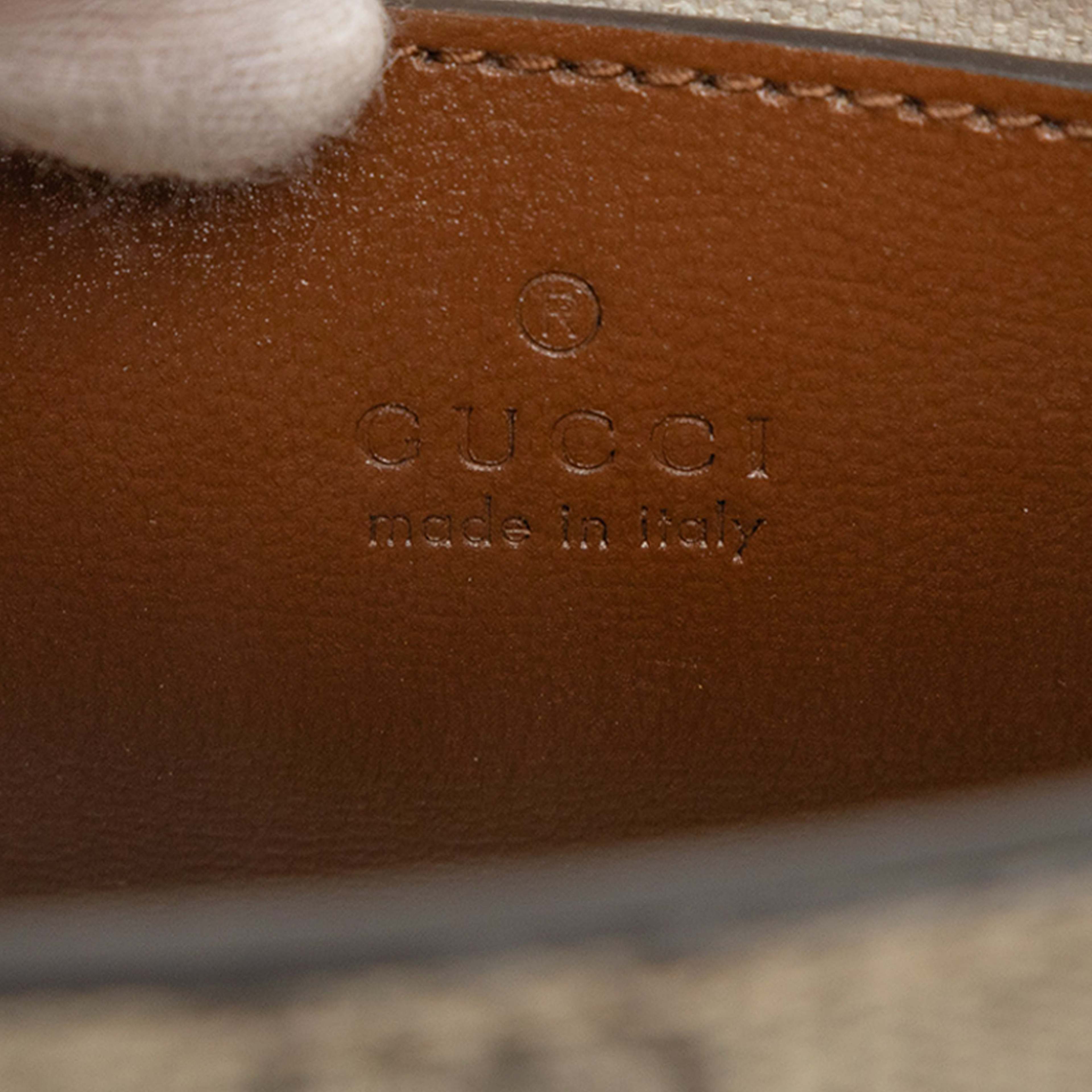 Gucci Mini Gg Supreme Interlocking G Satchel, från Luxclusif, i färgen beige. Klicka för att öppna bilden i stort format