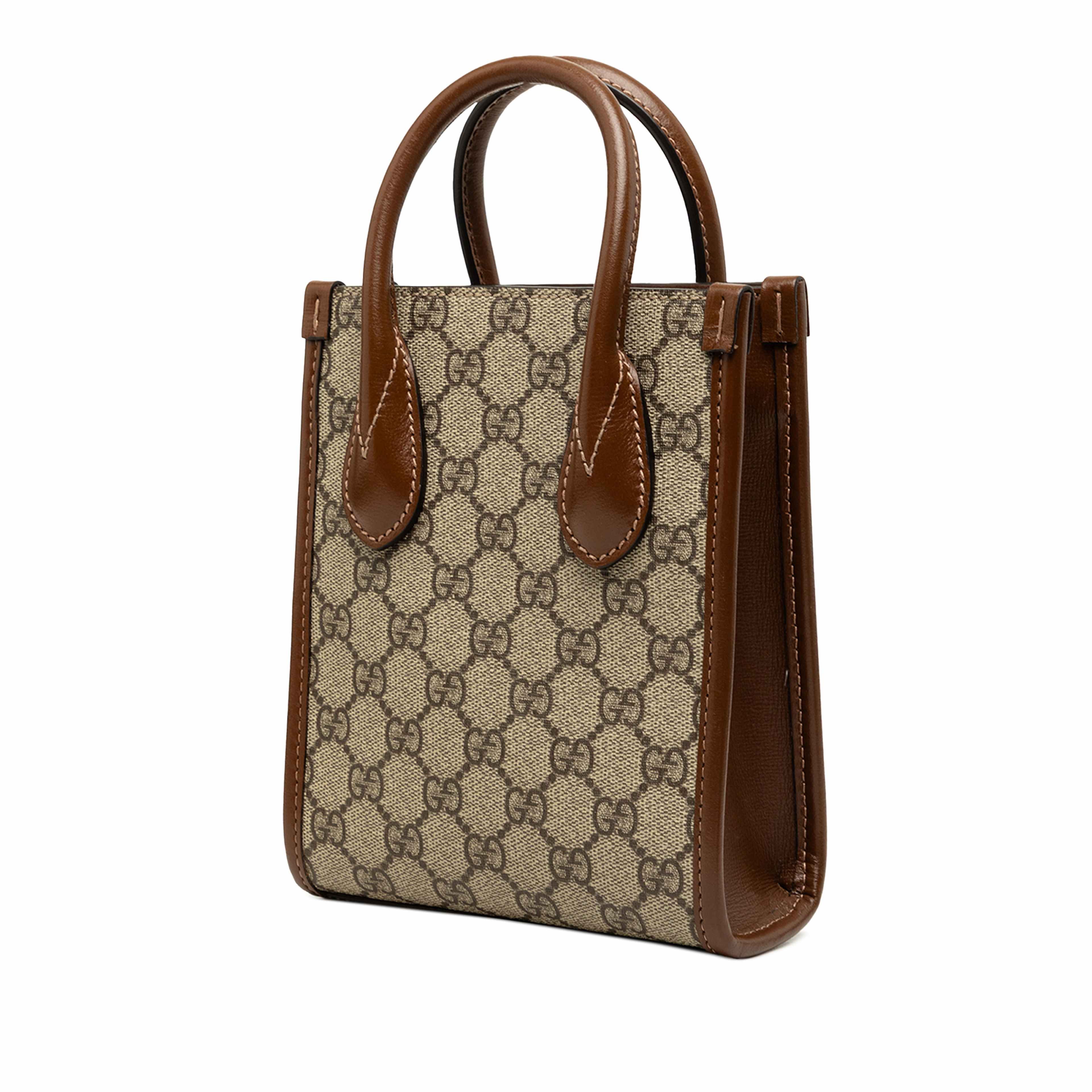 Gucci Mini Gg Supreme Interlocking G Satchel, från Luxclusif, i färgen beige. Klicka för att öppna bilden i stort format