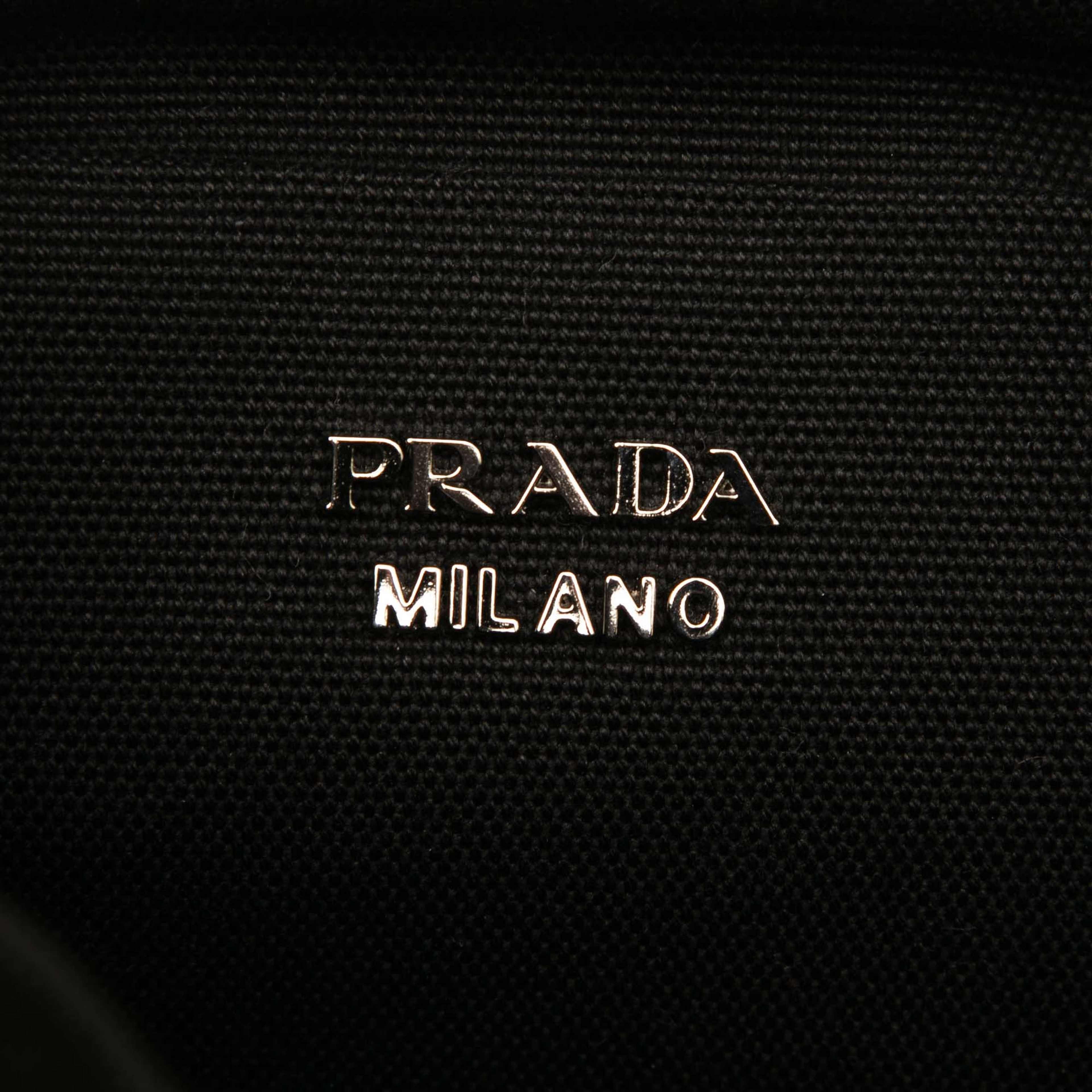 Prada Canvas Canapa Logo Bucket Bag, från Luxclusif, i färgen black. Klicka för att öppna bilden i stort format