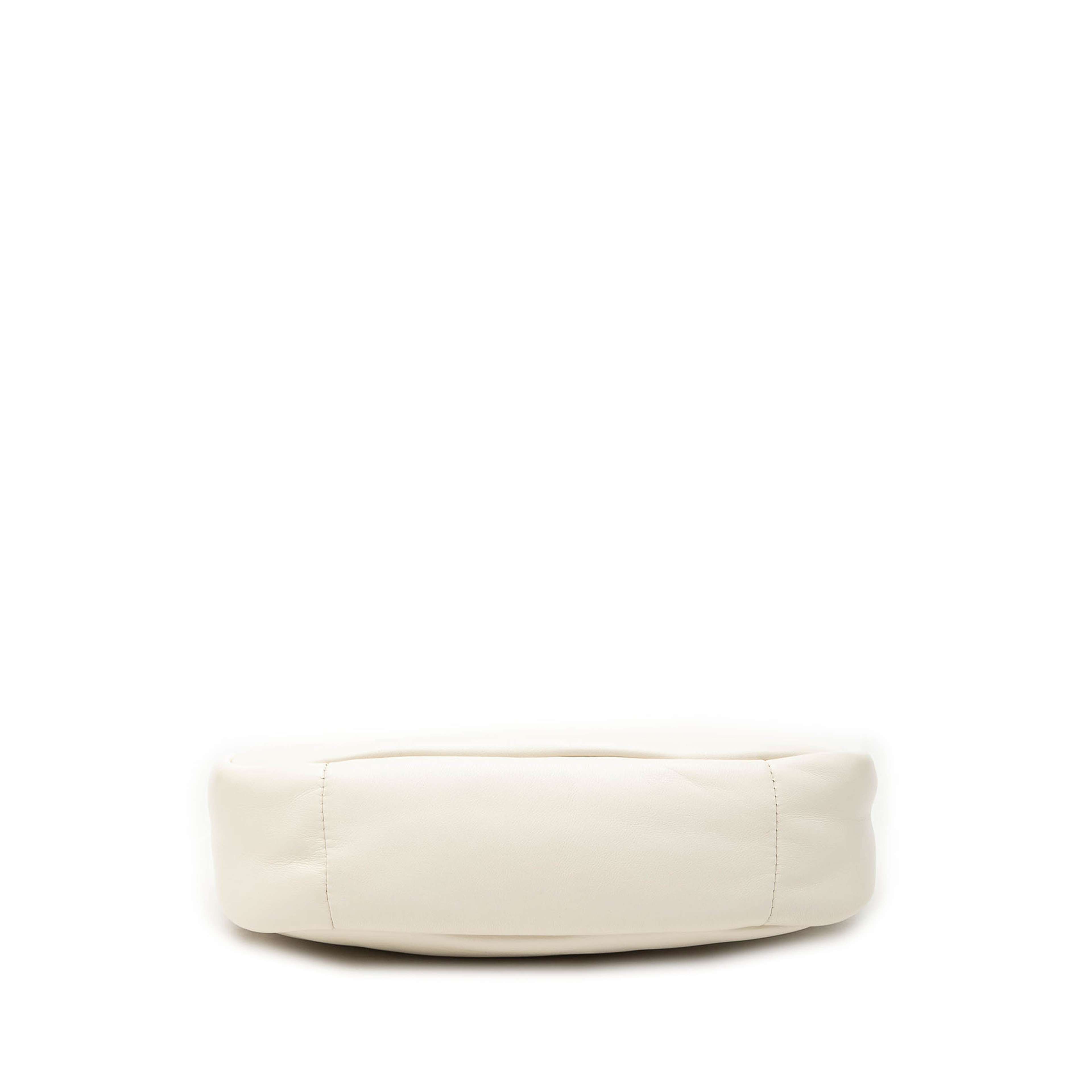 Prada Mini Nappa Soft Padded Bag, från Luxclusif, i färgen vit. Klicka för att öppna bilden i stort format