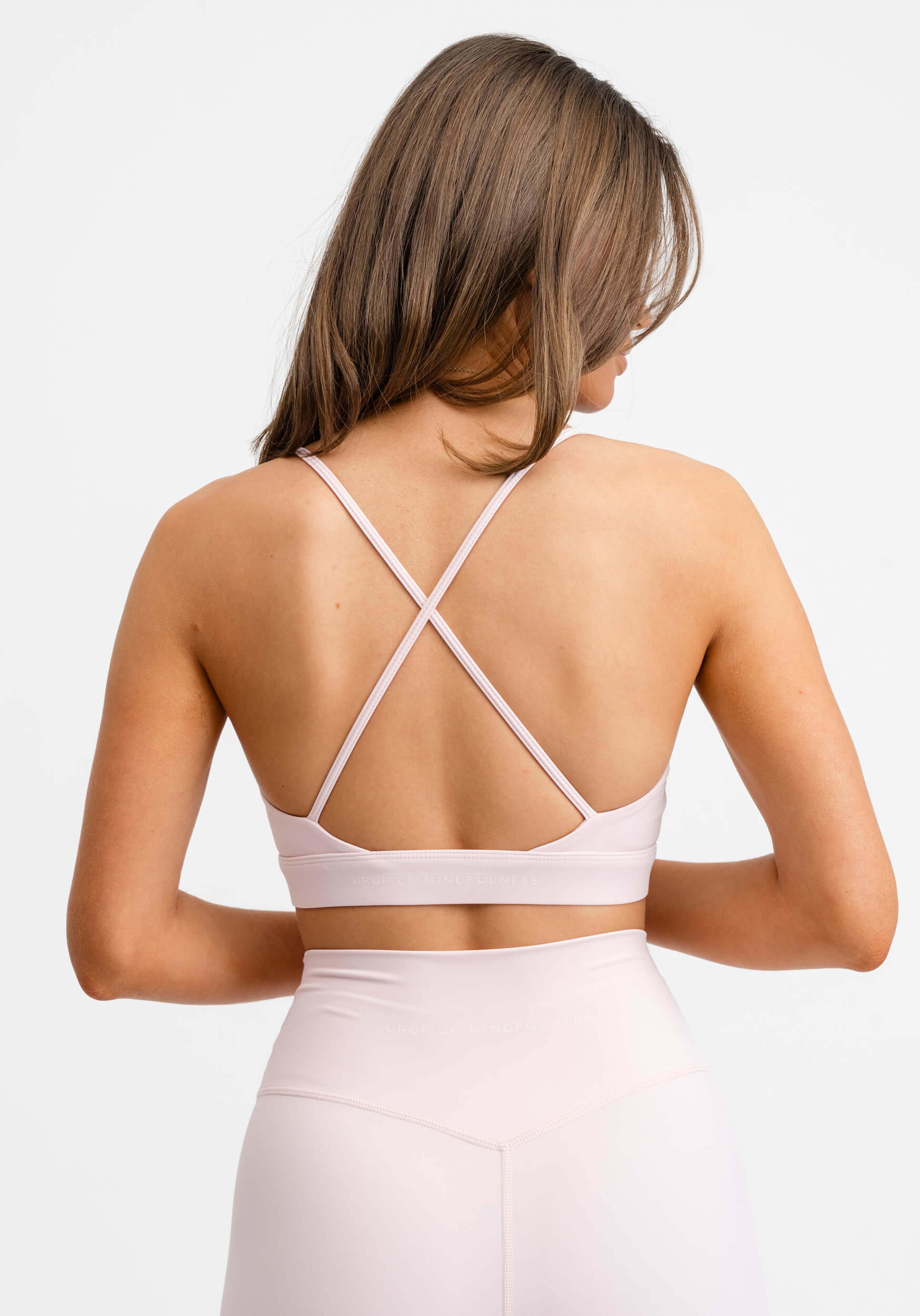 Ultimate Ruched Sports Bra, från Drop of Mindfulness, i färgen pink blush. Klicka för att öppna bilden i stort format