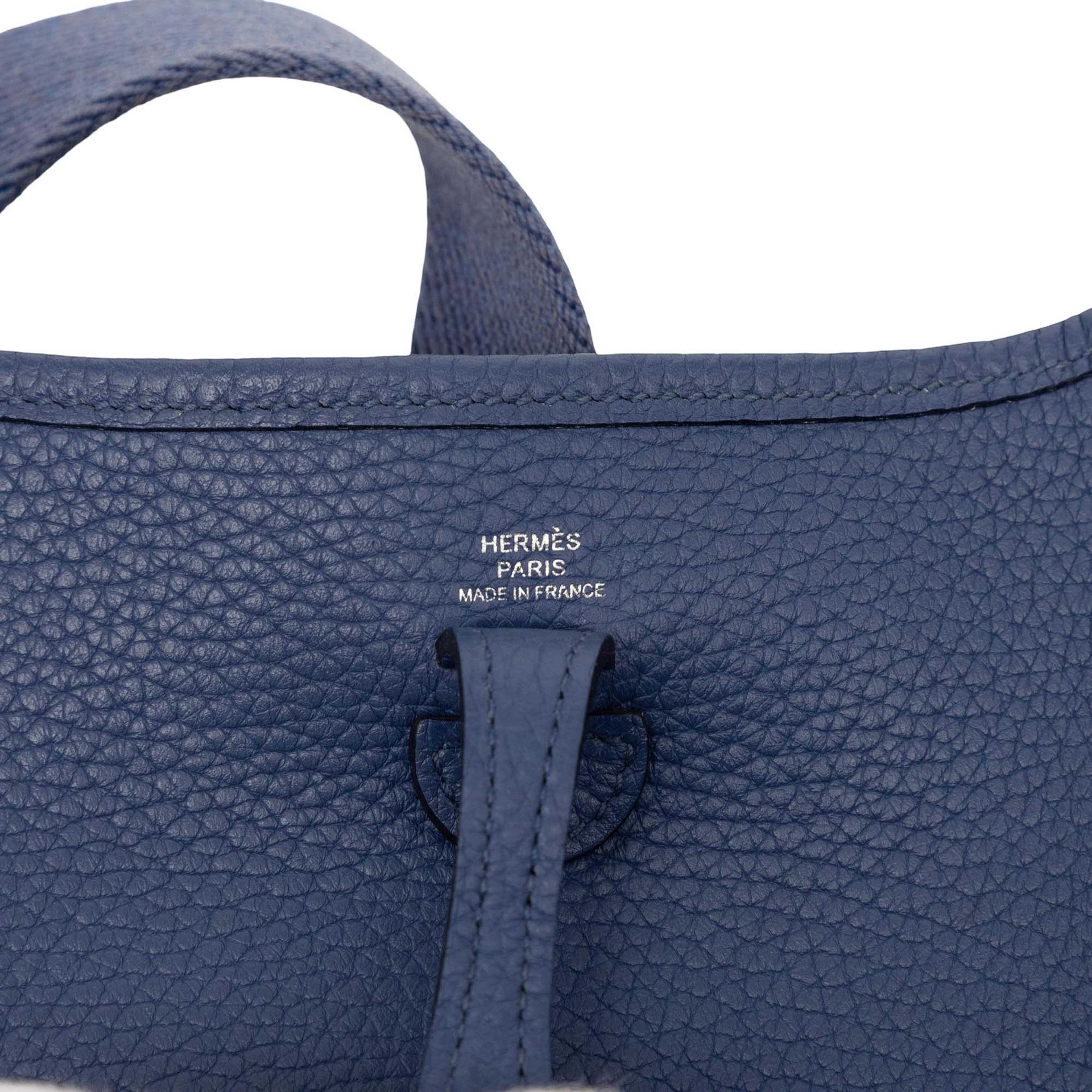 Hermès Clemence Evelyne 16 Amazone, från Luxclusif, i färgen dark blue. Klicka för att öppna bilden i stort format