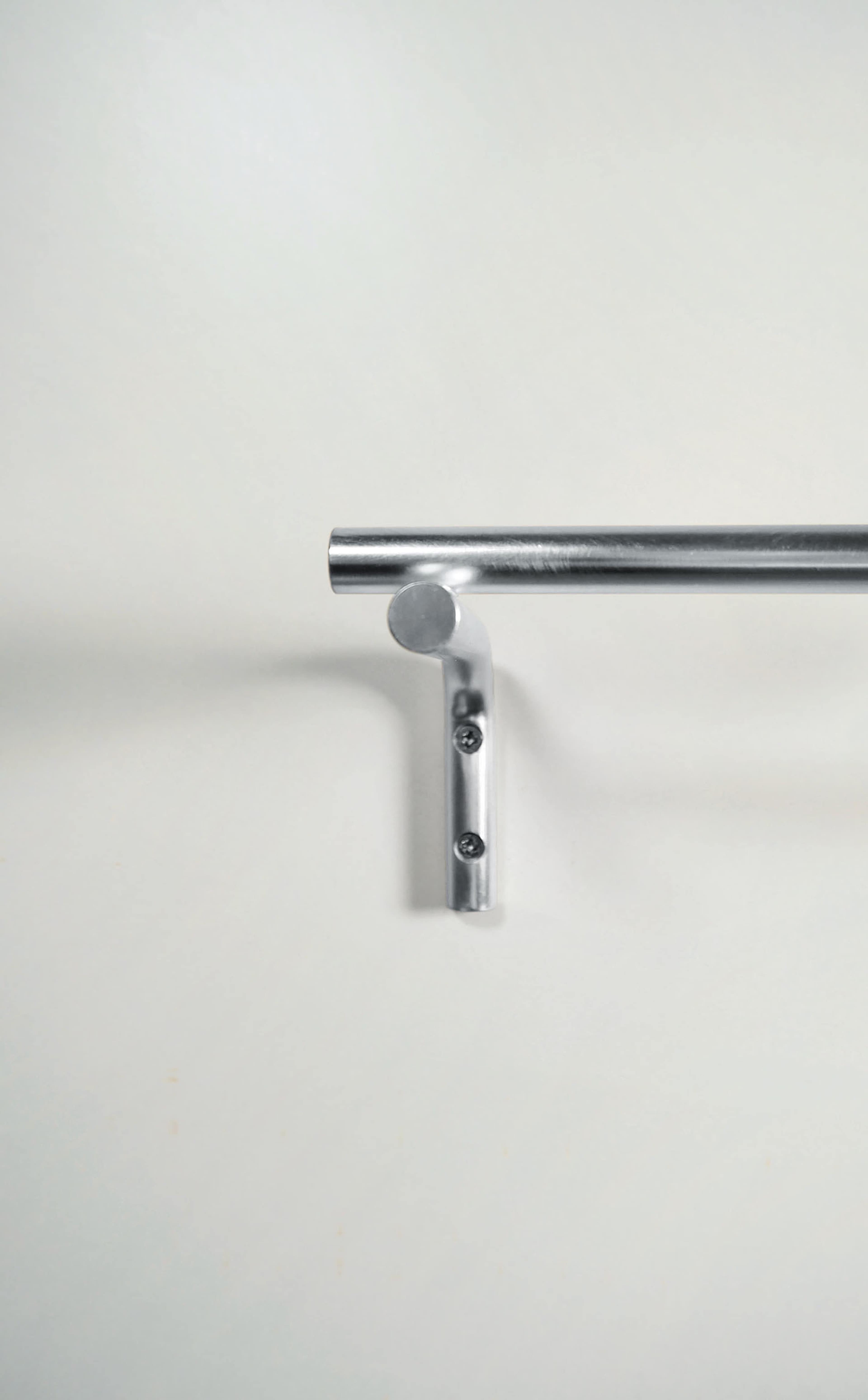 Pieni Towel Rail, från OYOY Living, i färgen chrome silver. Klicka för att öppna bilden i stort format