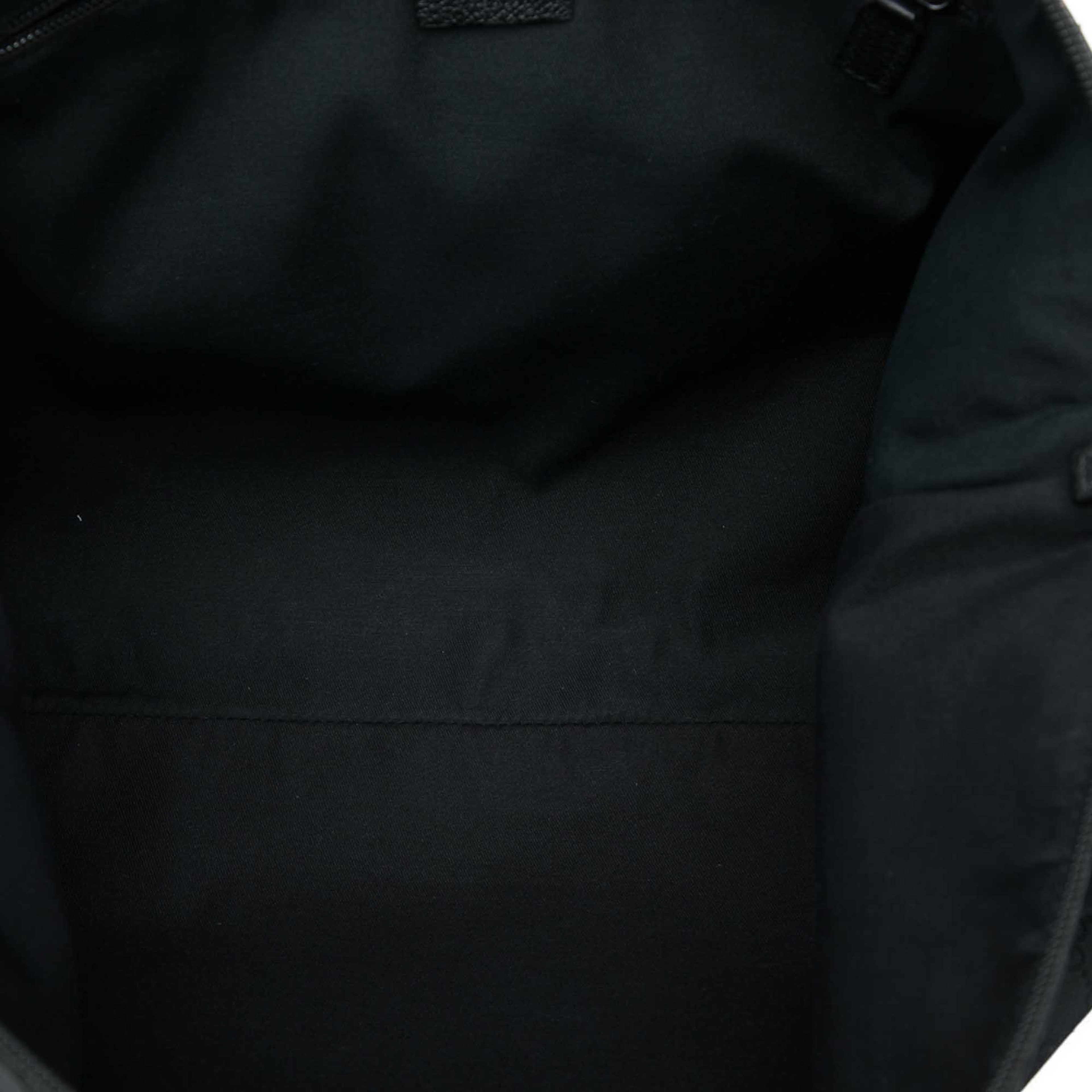 Gucci Gg Nylon Crossbody, från Luxclusif, i färgen svart. Klicka för att öppna bilden i stort format