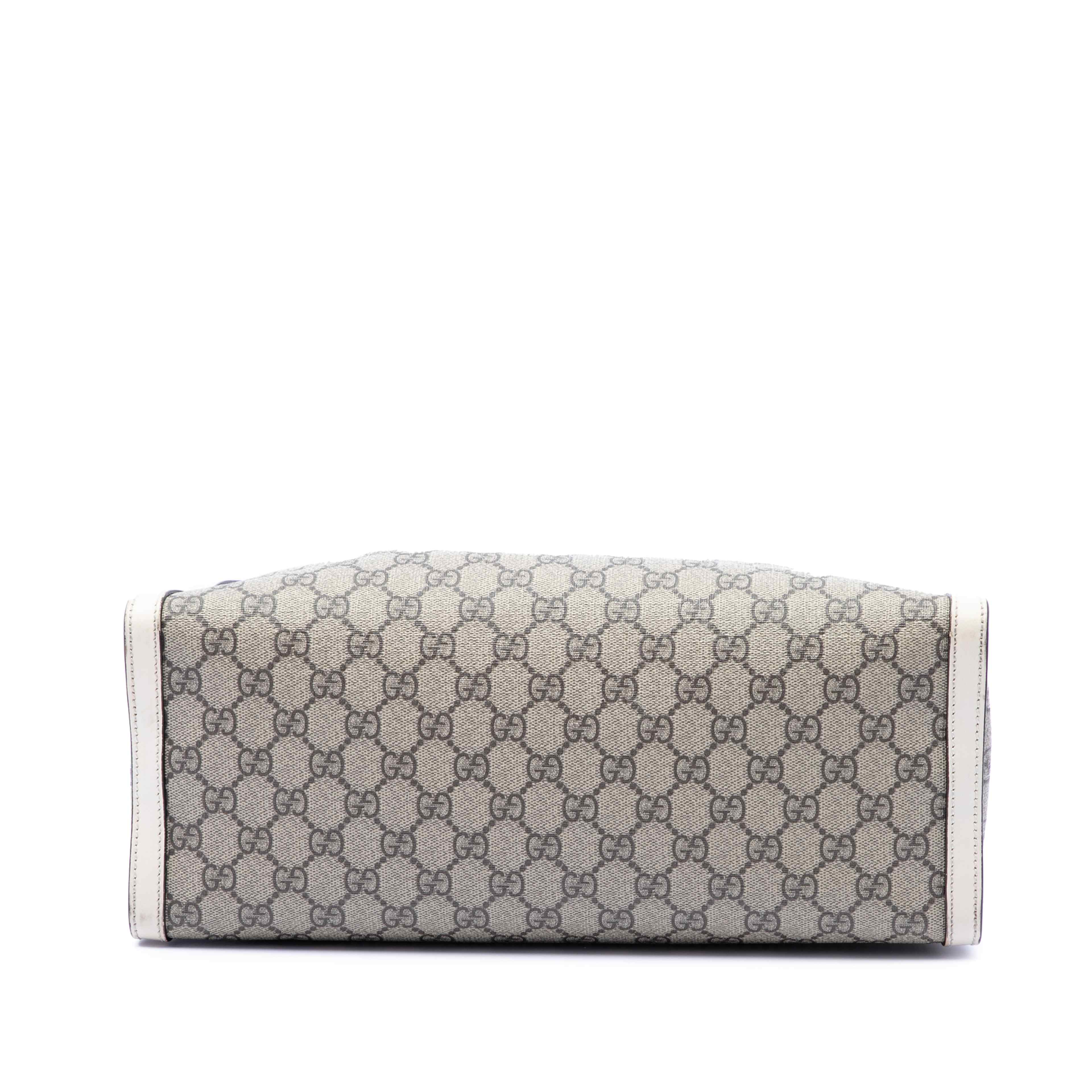 Gucci Medium Gg Supreme Padlock Tote, från Luxclusif, i färgen vit. Klicka för att öppna bilden i stort format