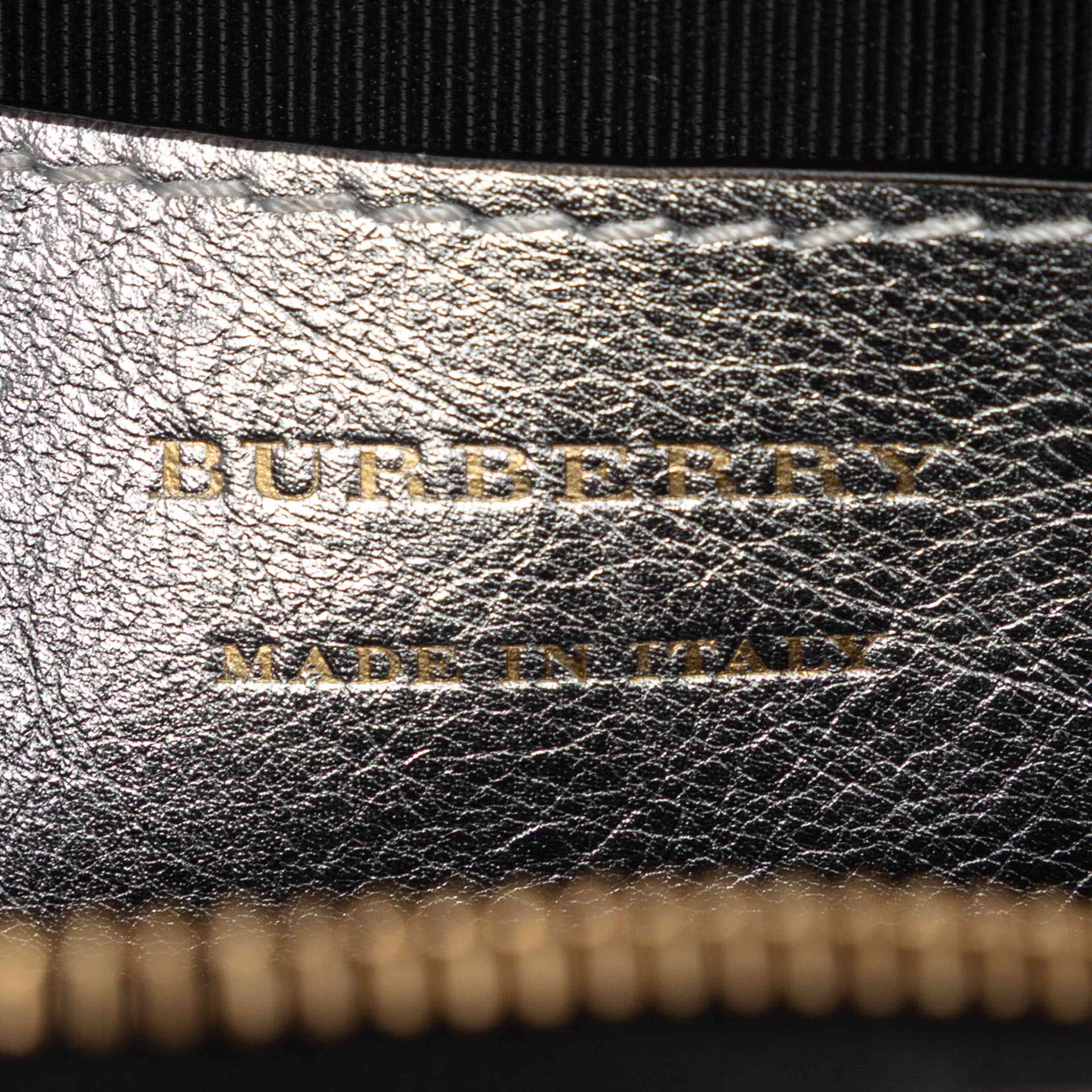 Burberry Haymarket Check Canvas 1983 Link Belt Bag, från Luxclusif, i färgen beige. Klicka för att öppna bilden i stort format