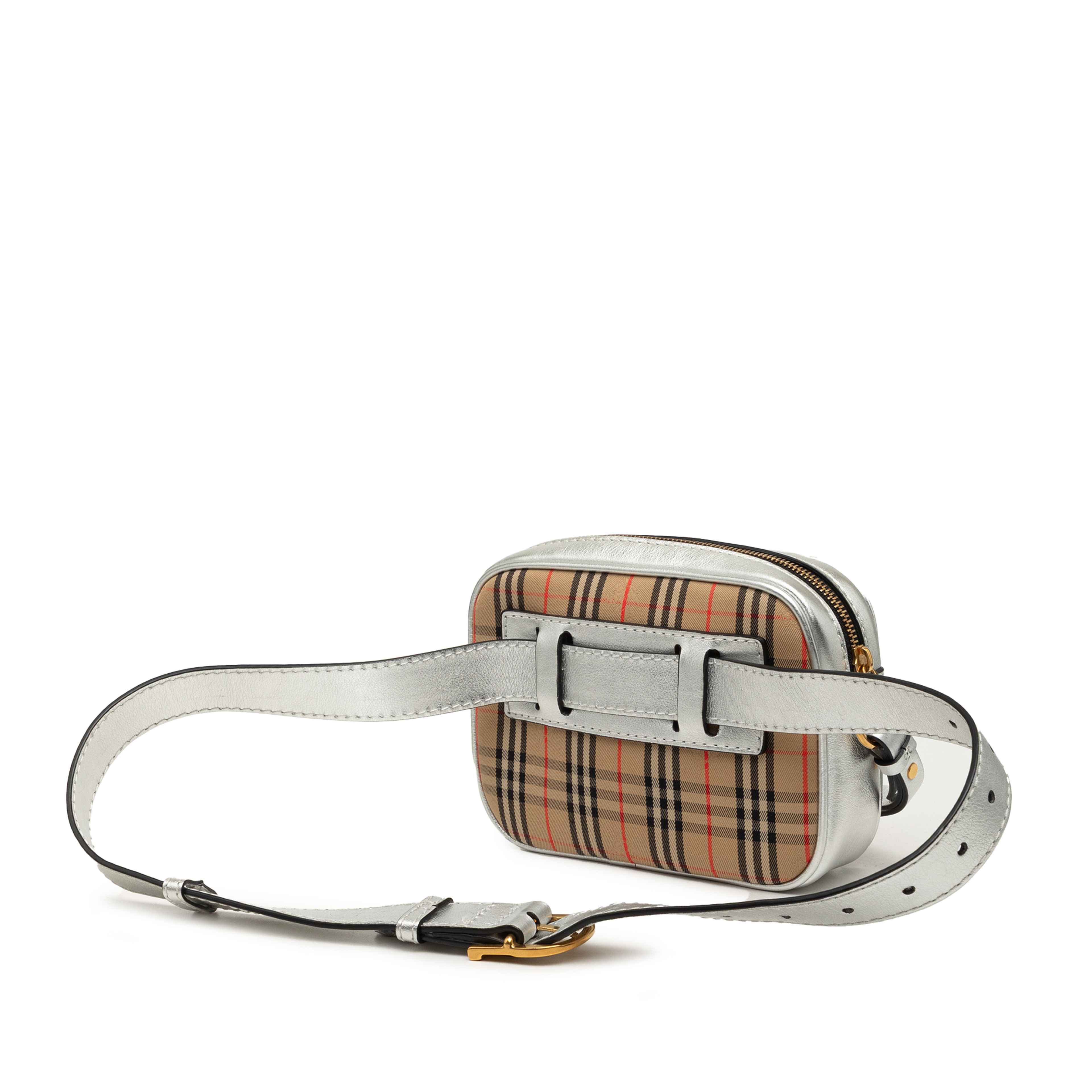 Burberry Haymarket Check Canvas 1983 Link Belt Bag, från Luxclusif, i färgen beige. Klicka för att öppna bilden i stort format