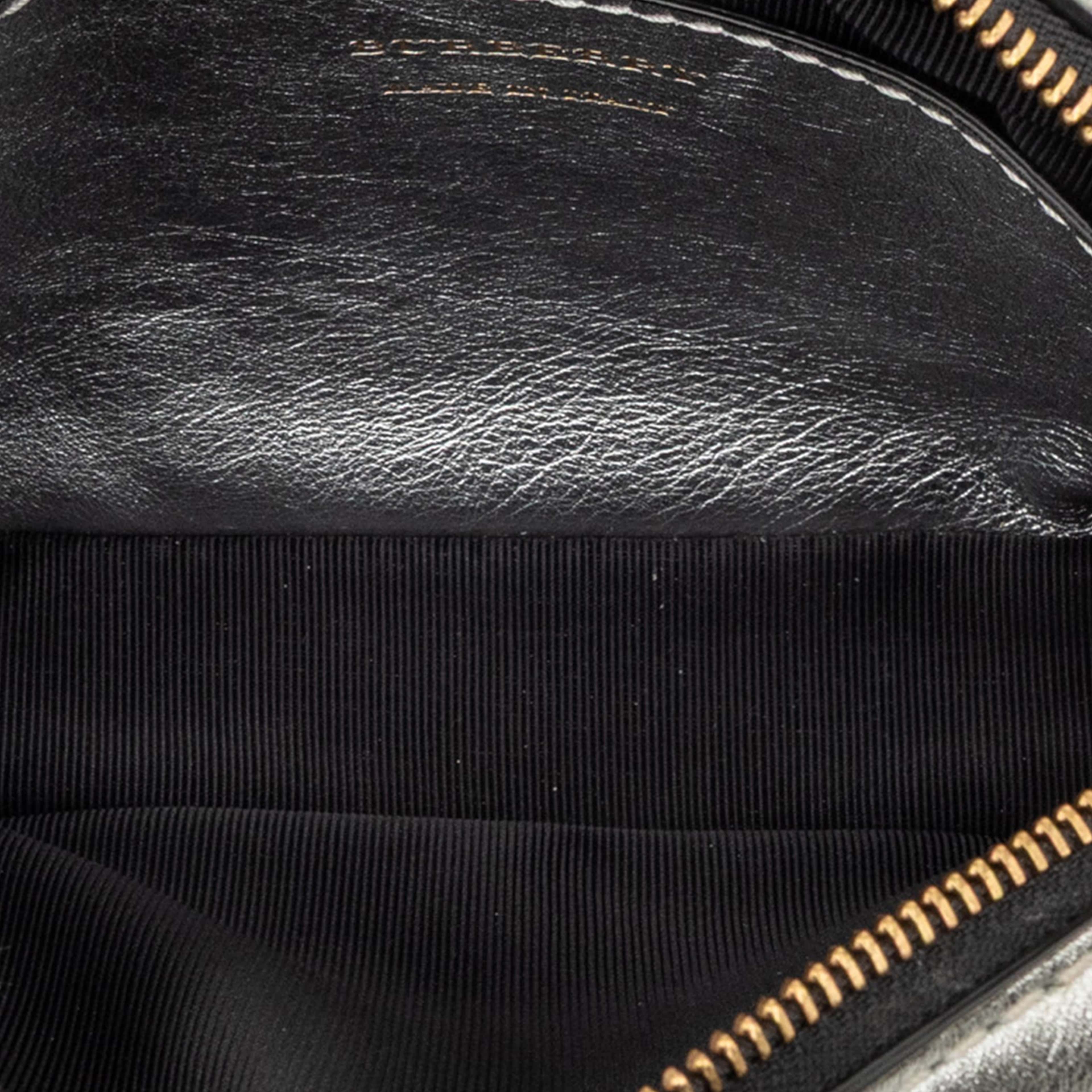 Burberry Haymarket Check Canvas 1983 Link Belt Bag, från Luxclusif, i färgen beige. Klicka för att öppna bilden i stort format