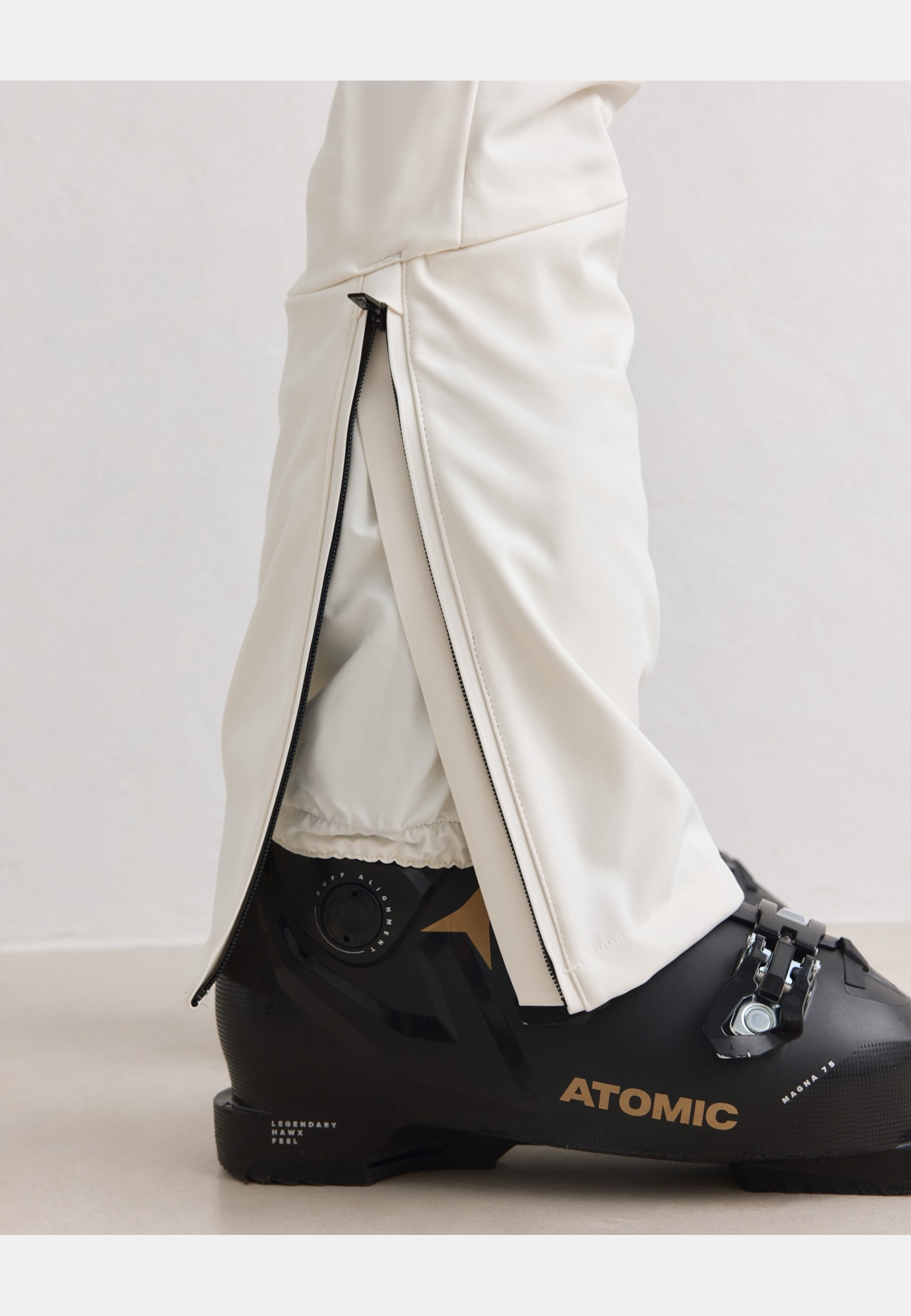 Stretch Thermo Bib Pants, från aim'n, i färgen off white. Klicka för att öppna bilden i stort format