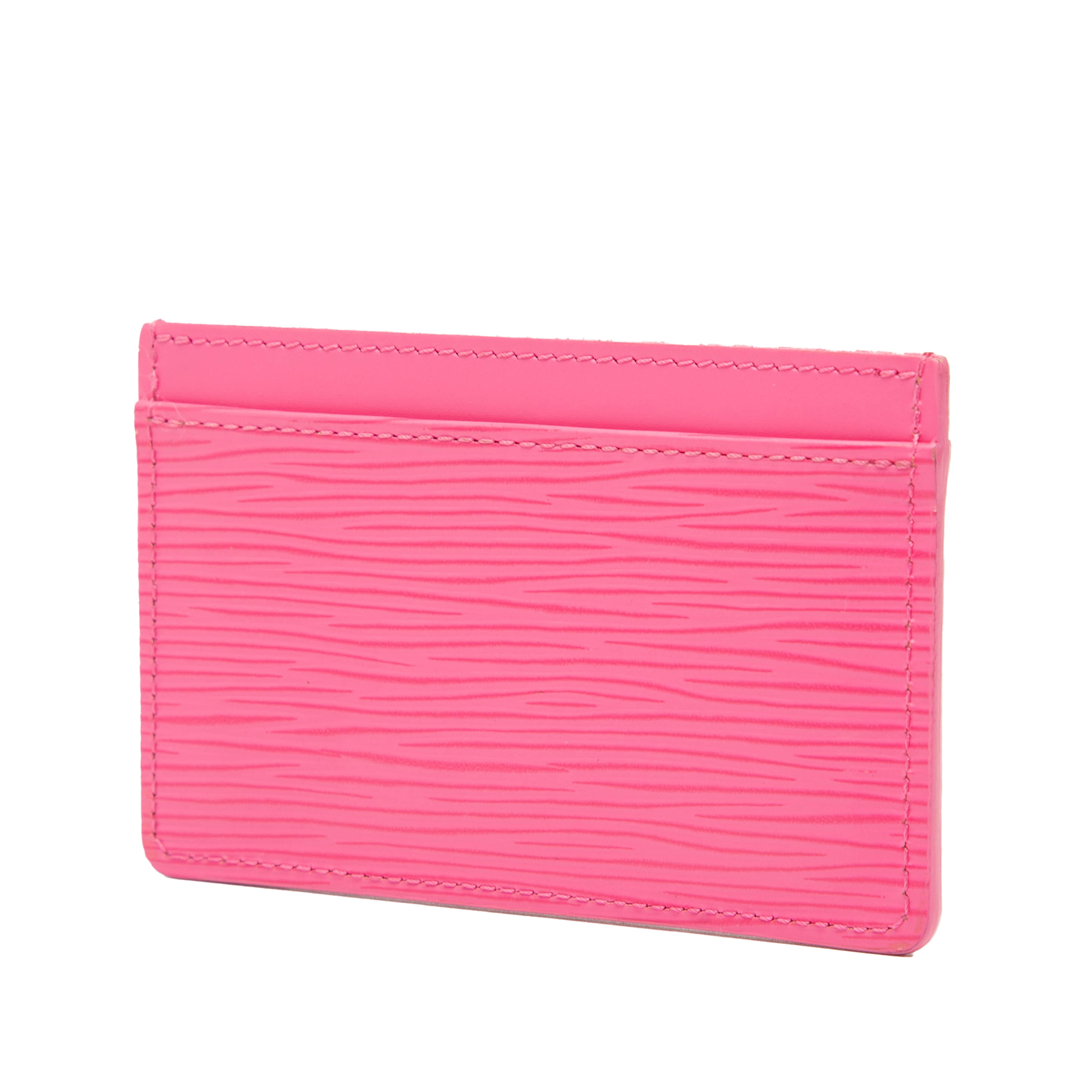 Louis Vuitton Epi Leather Card Holder, från Luxclusif, i färgen pink. Klicka för att öppna bilden i stort format