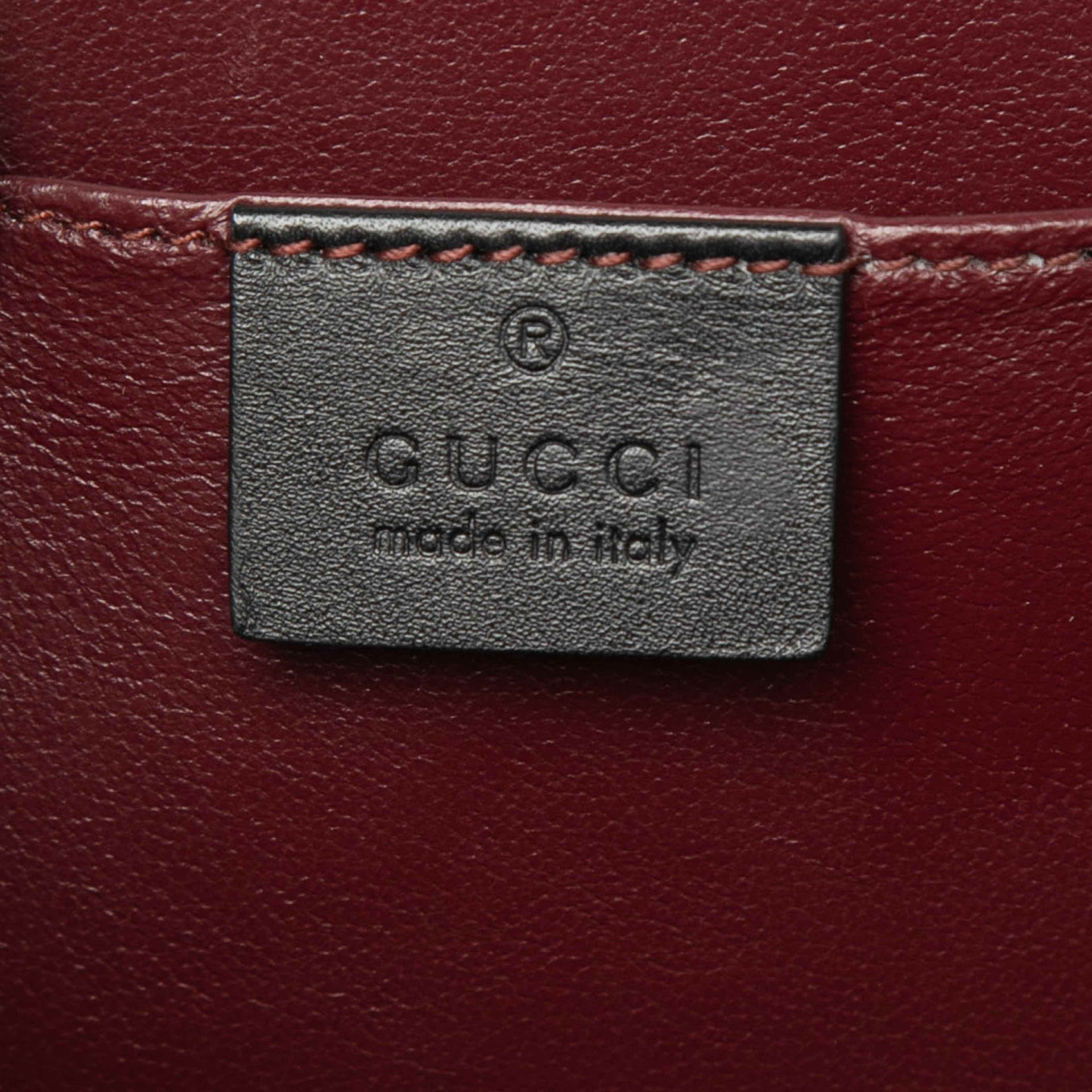 Gucci Mini Patent Sylvie 1969 Top Handle Bag, från Luxclusif, i färgen black. Klicka för att öppna bilden i stort format