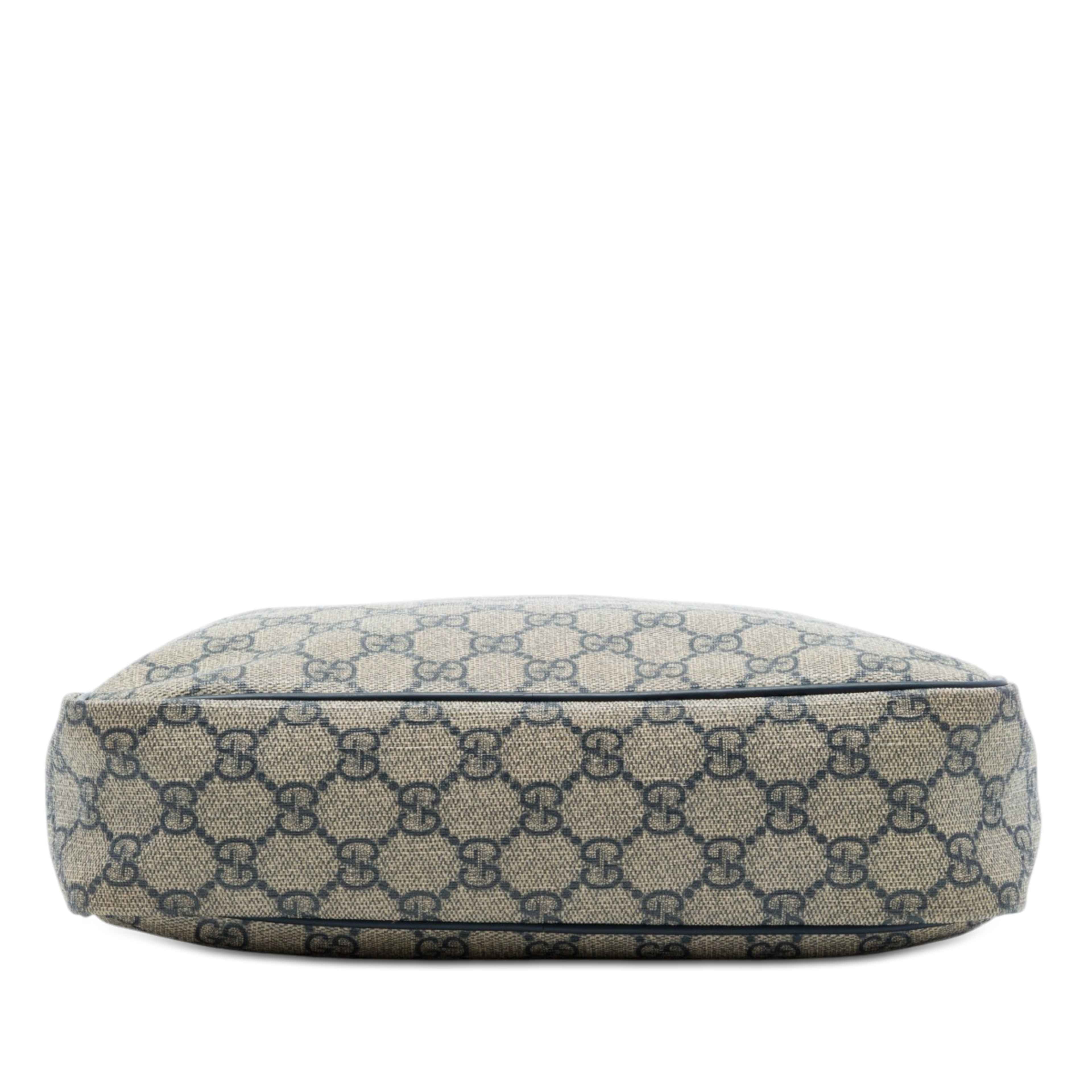 Gucci Gg Supreme Crossbody, från Luxclusif, i färgen beige. Klicka för att öppna bilden i stort format