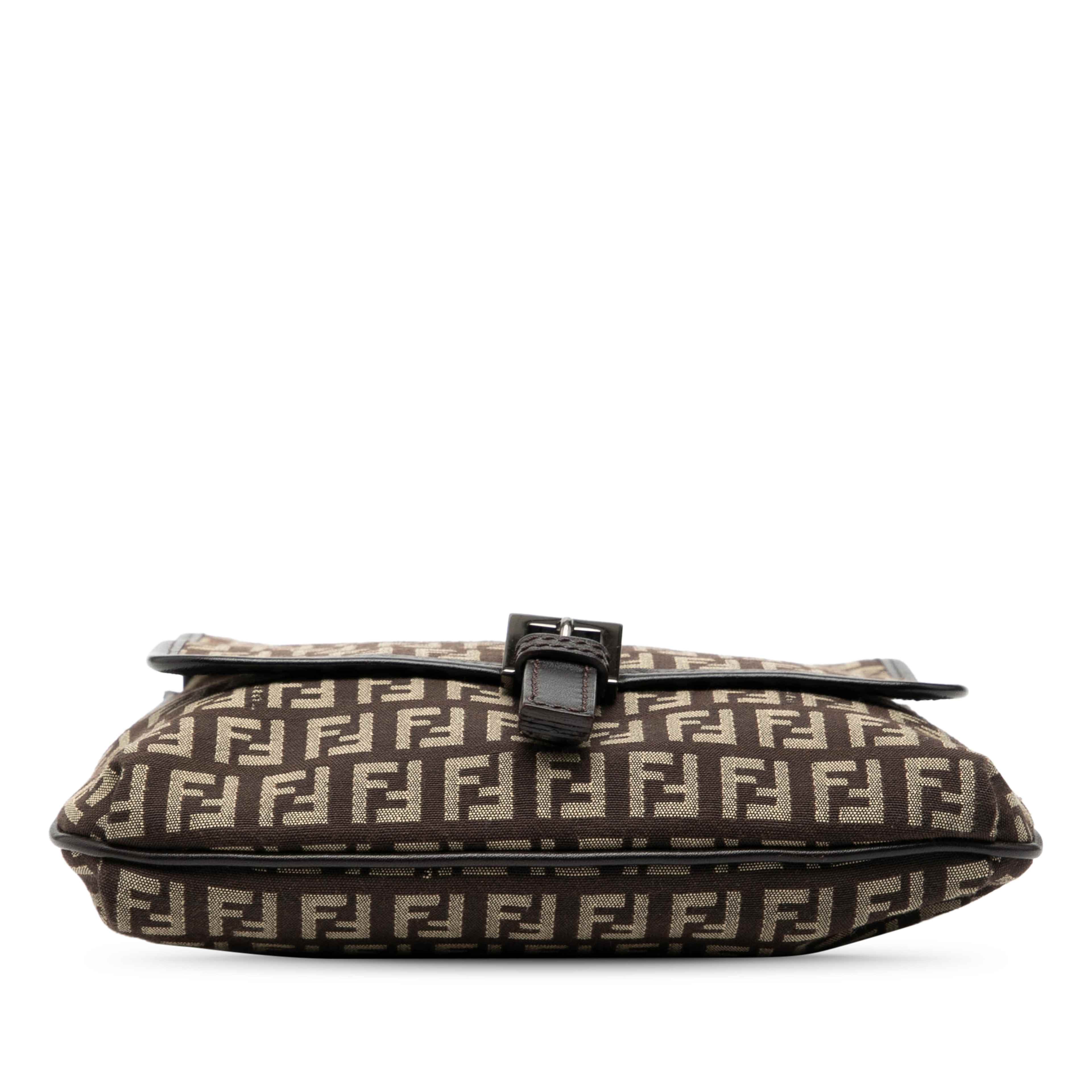 Fendi Zucchino Canvas Crossbody, från Luxclusif, i färgen brown. Klicka för att öppna bilden i stort format