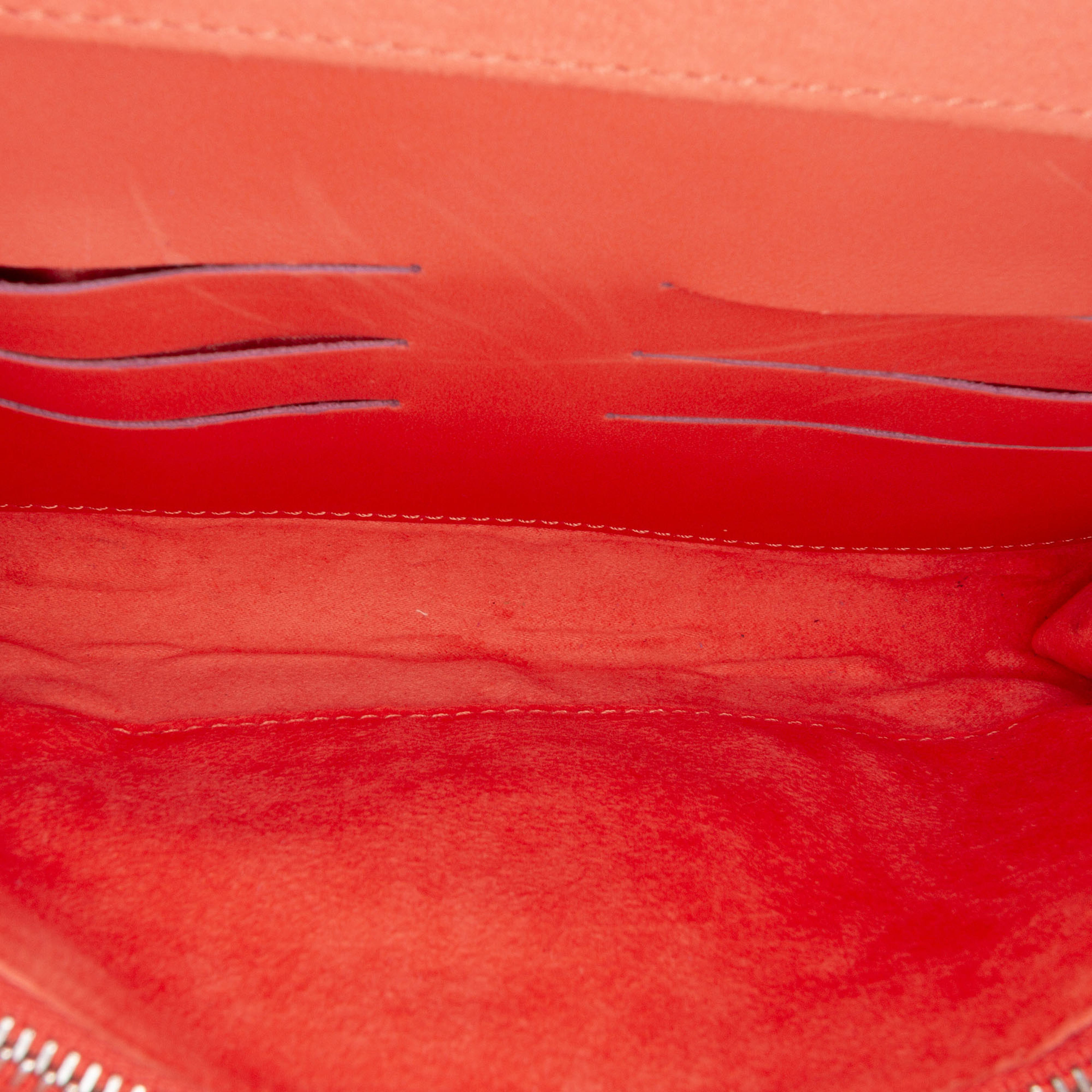 Louis Vuitton Epi Louise Pm, från Luxclusif, i färgen salmon. Klicka för att öppna bilden i stort format