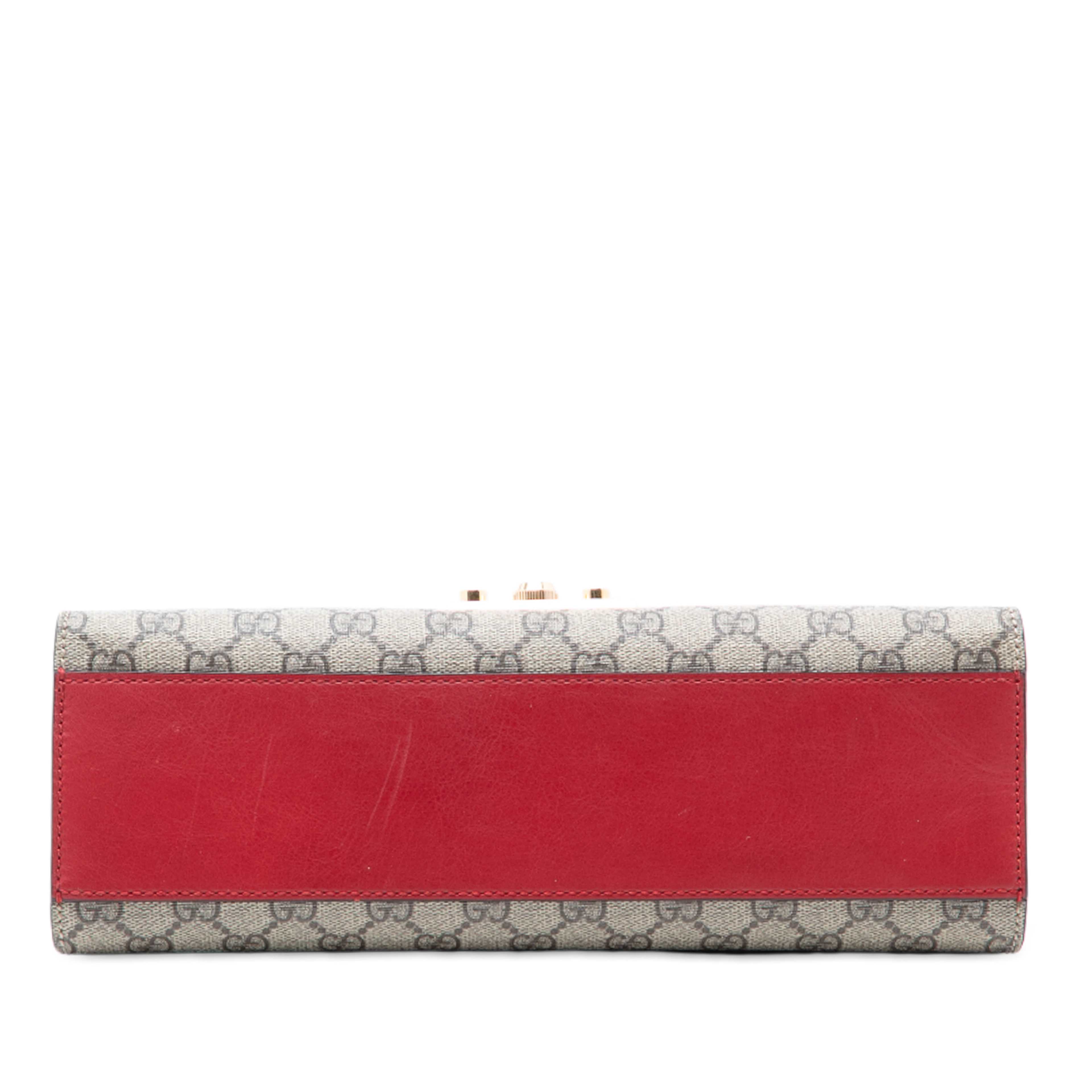 Gucci Medium Gg Supreme Padlock Shoulder Bag, från Luxclusif, i färgen beige. Klicka för att öppna bilden i stort format