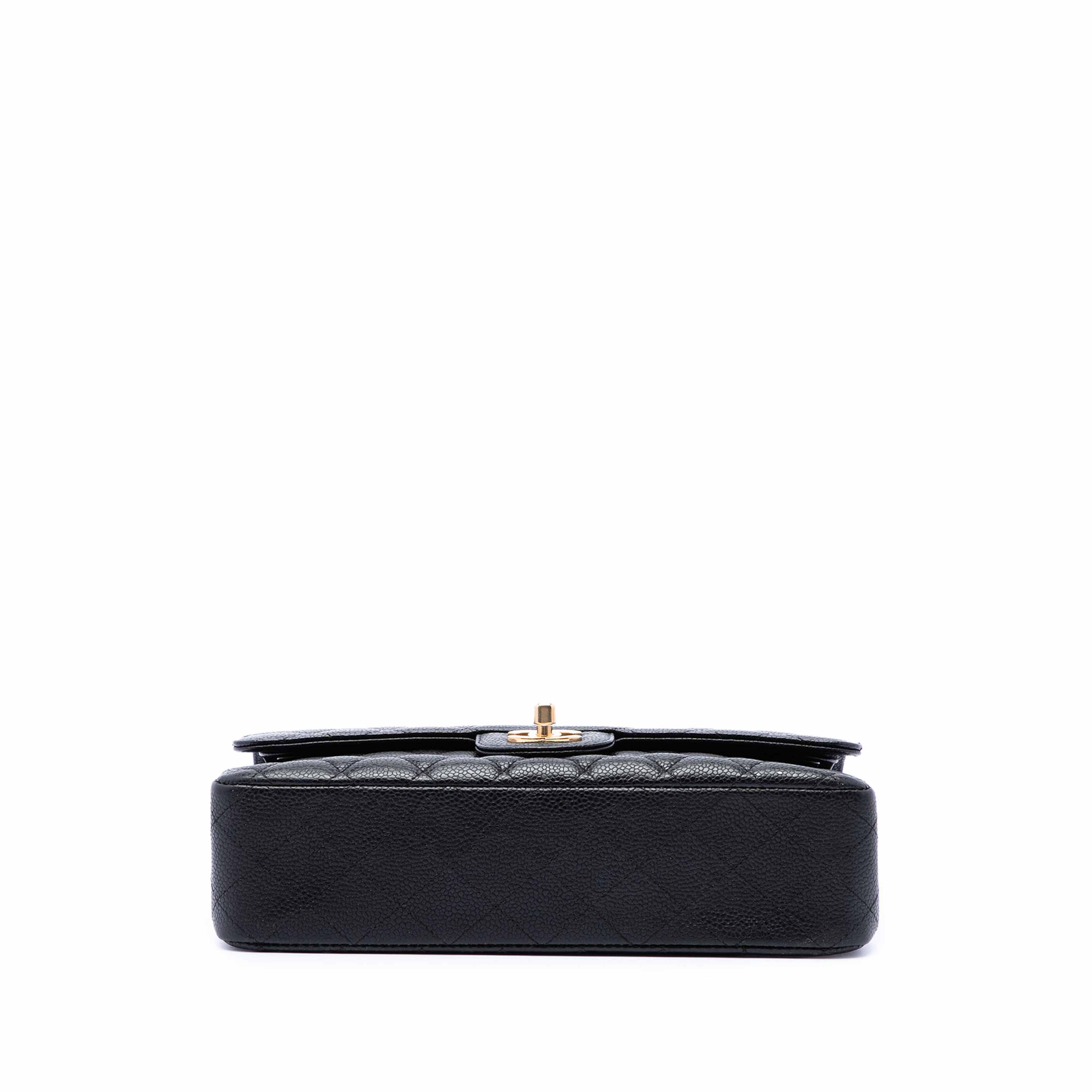 Chanel Medium Classic Caviar Double Flap, från Luxclusif, i färgen svart. Klicka för att öppna bilden i stort format