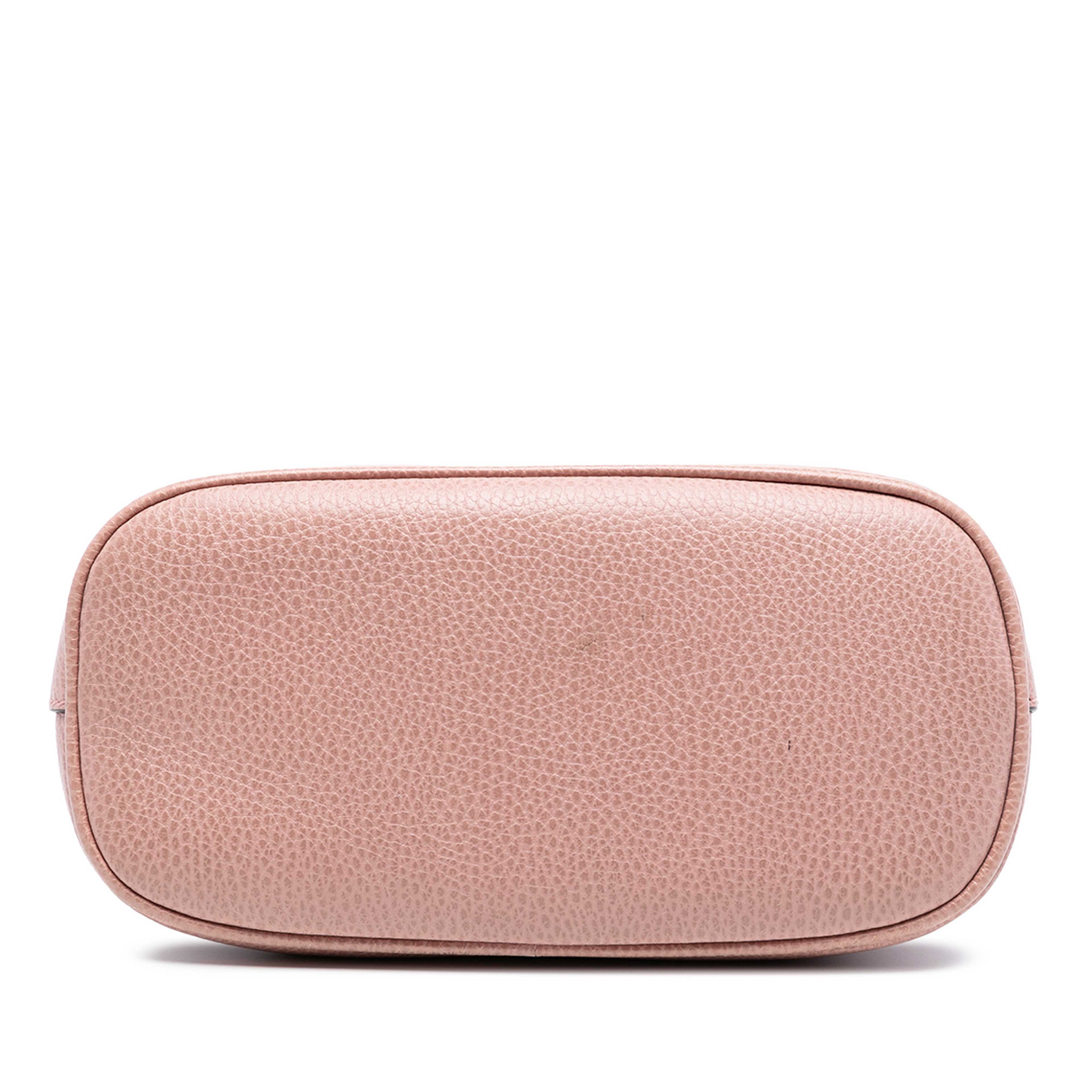 Gucci Mini Calfskin Gg Charm Dome Satchel, från Luxclusif, i färgen rosa. Klicka för att öppna bilden i stort format