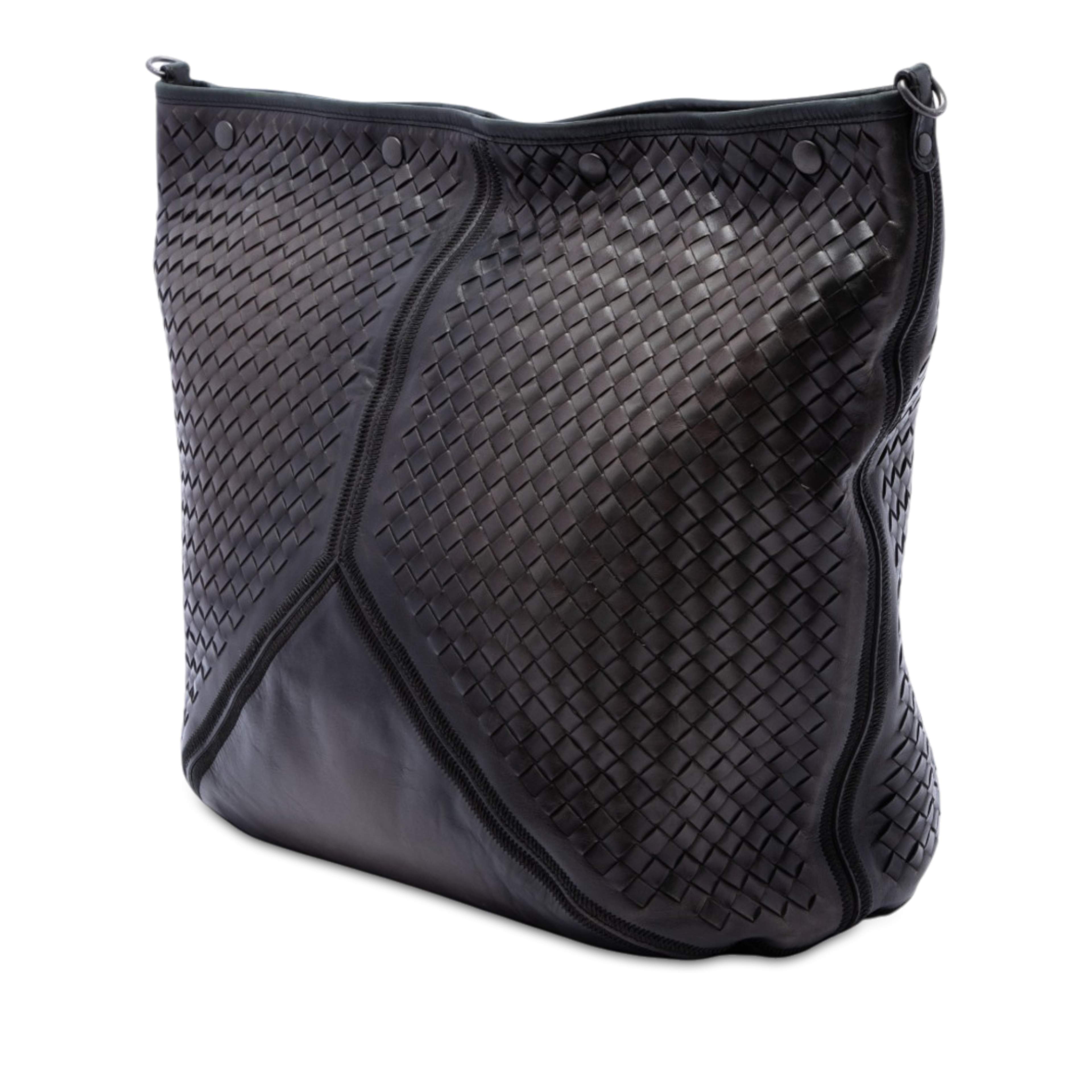 Bottega Veneta Nappa Intrecciato Travel Bag, från Luxclusif, i färgen brun. Klicka för att öppna bilden i stort format