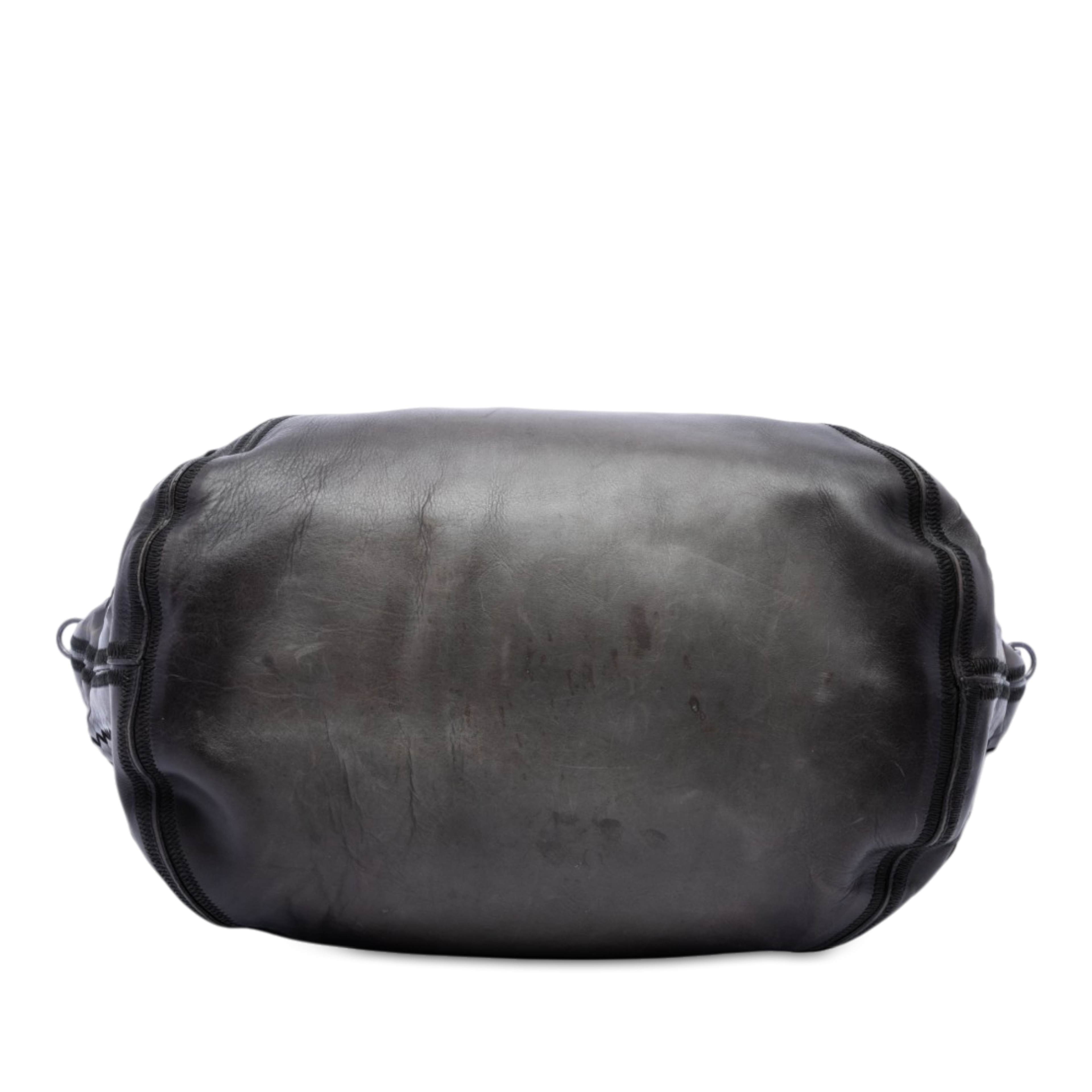 Bottega Veneta Nappa Intrecciato Travel Bag, från Luxclusif, i färgen brun. Klicka för att öppna bilden i stort format