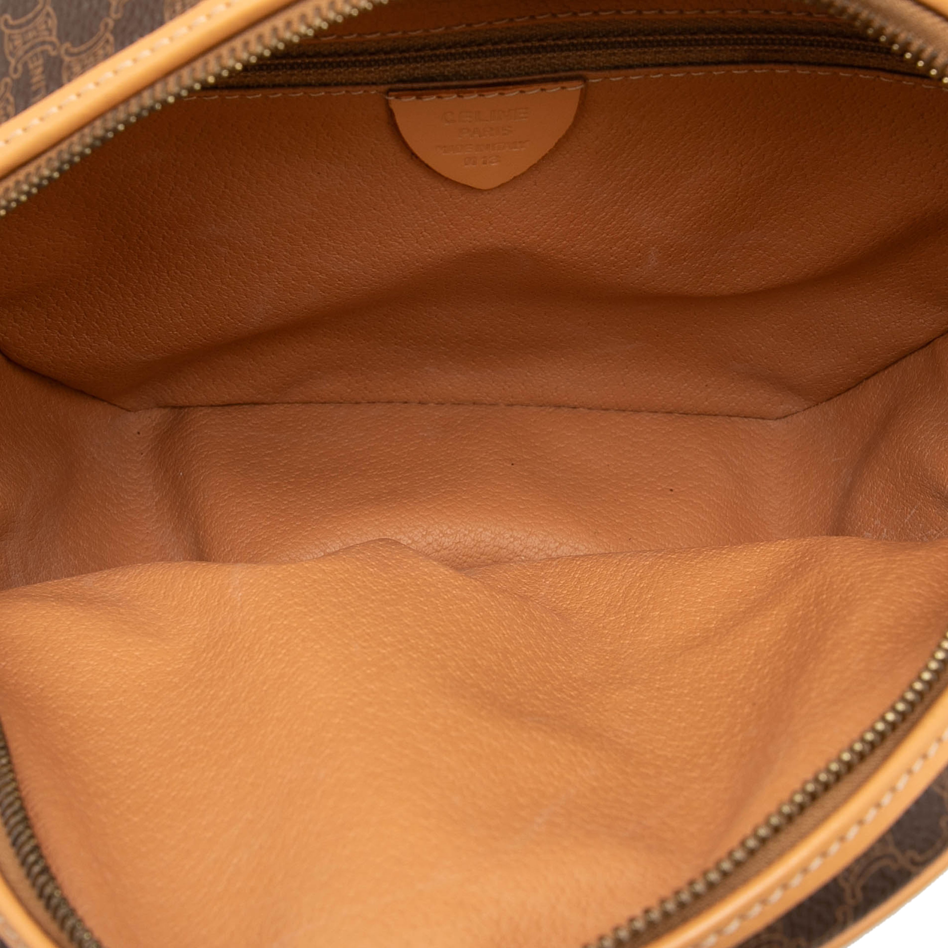 Celine Macadam Coated Canvas Crossbody, från Luxclusif, i färgen brun. Klicka för att öppna bilden i stort format