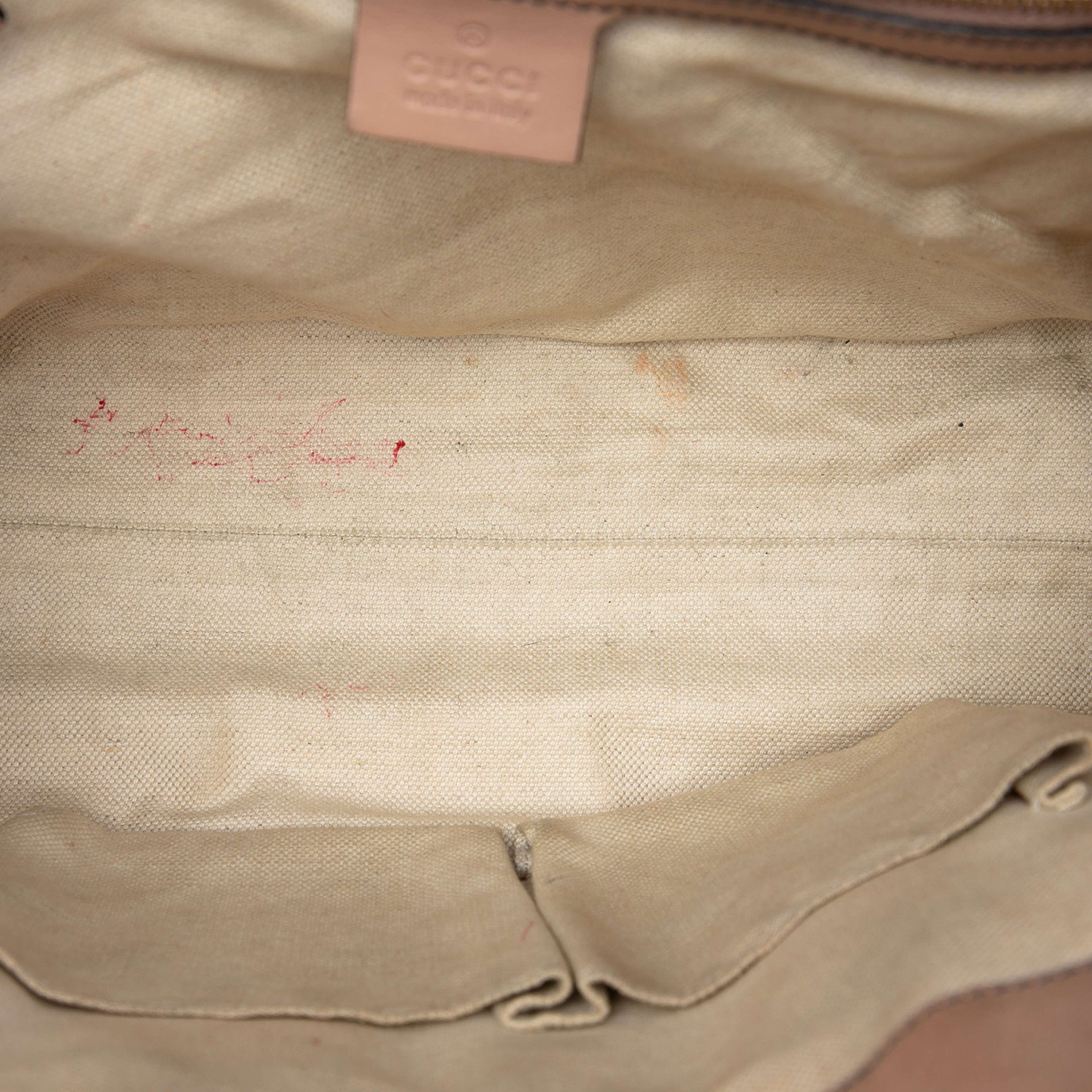 Gucci Large Gg Canvas Emily Shoulder Bag, från Luxclusif, i färgen beige. Klicka för att öppna bilden i stort format