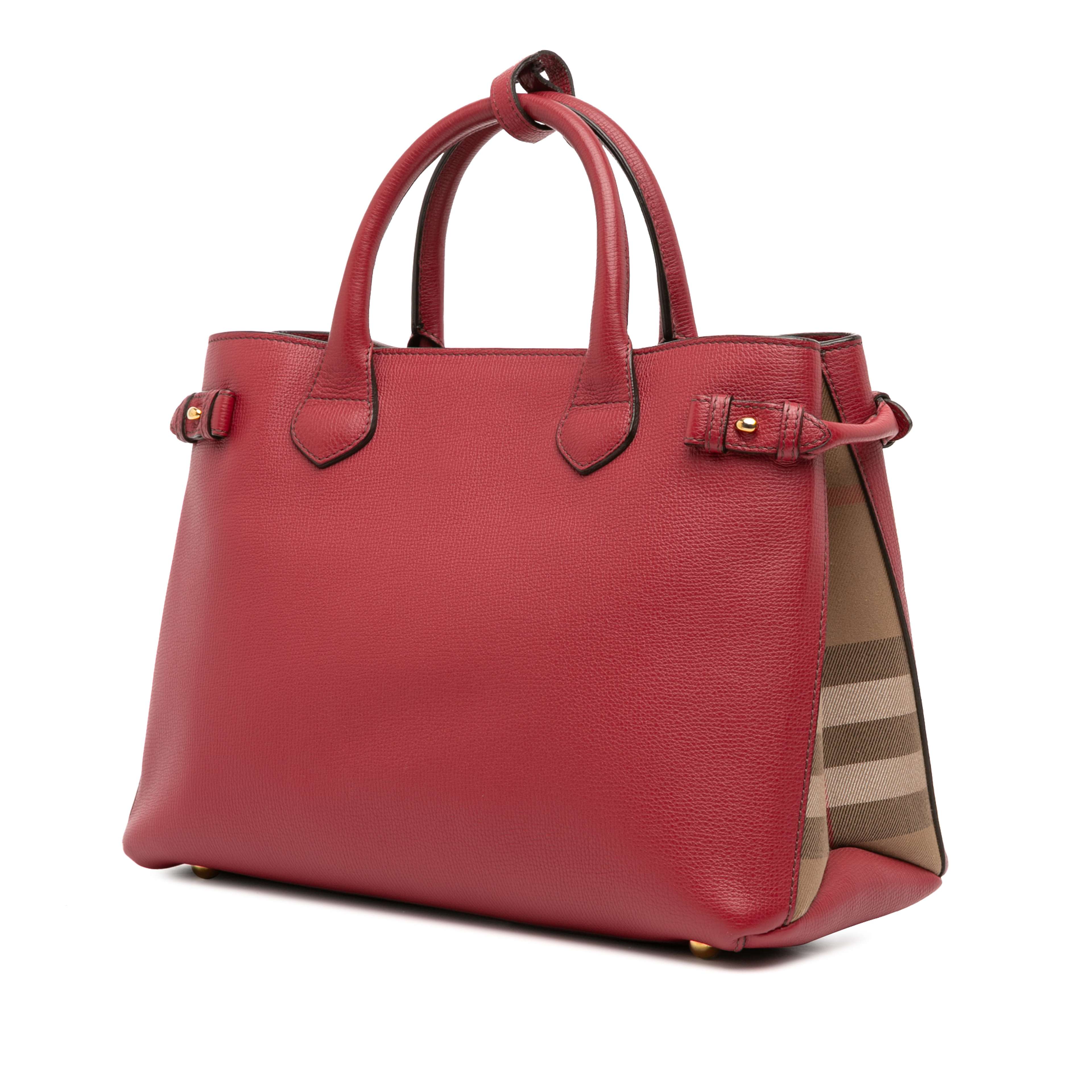 Burberry Medium Leather And House Check Banner Satchel, från Luxclusif, i färgen red. Klicka för att öppna bilden i stort format