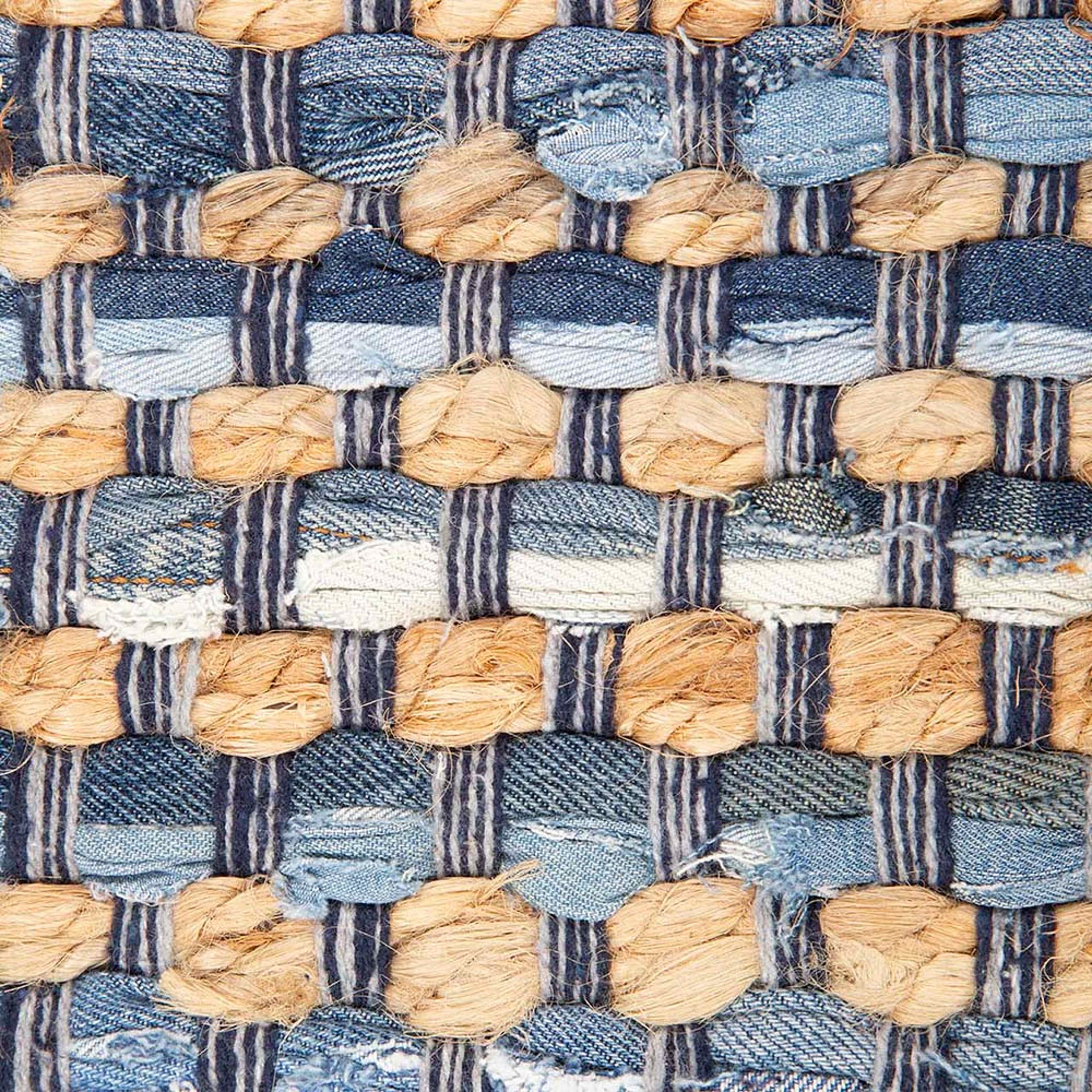 Jeans Rug Blue 90x150 cm, från Bargi, i färgen blue. Klicka för att öppna bilden i stort format